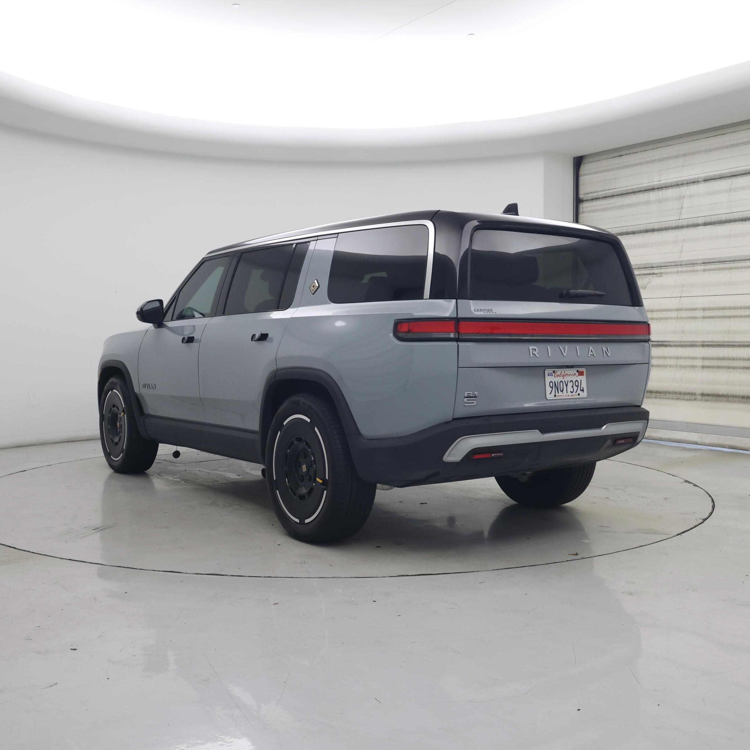 Thumbnail: 2025 Rivian R1S - 2