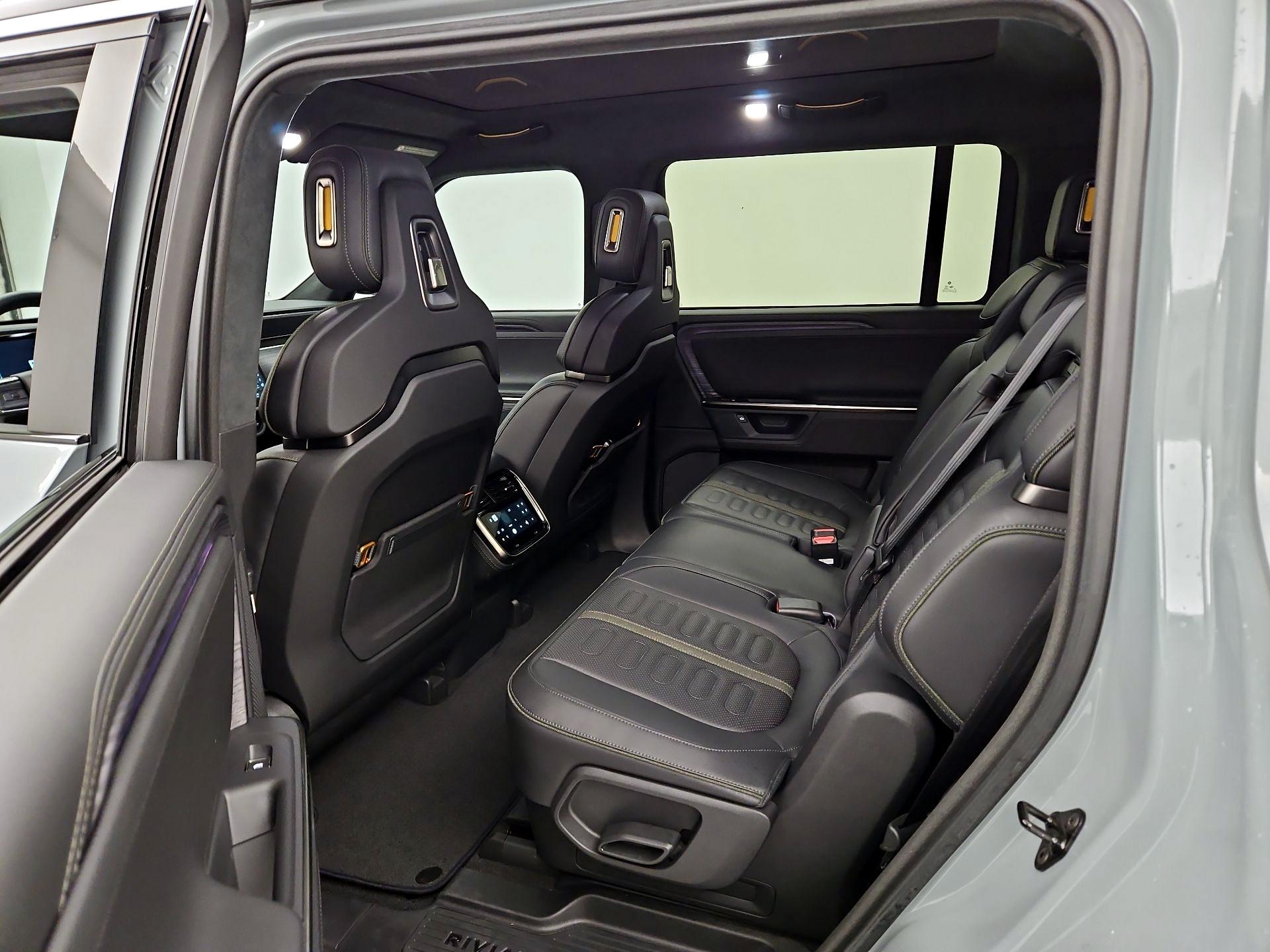 Thumbnail: 2025 Rivian R1S - 19