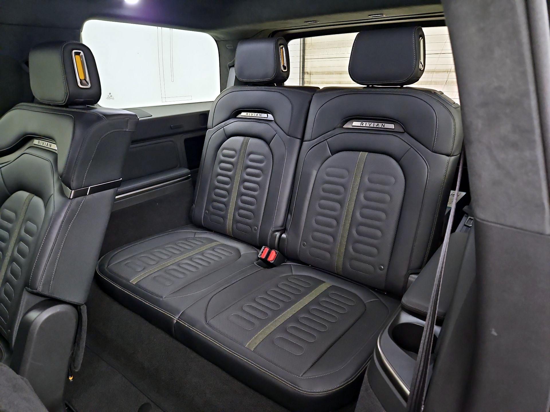 Thumbnail: 2025 Rivian R1S - 20