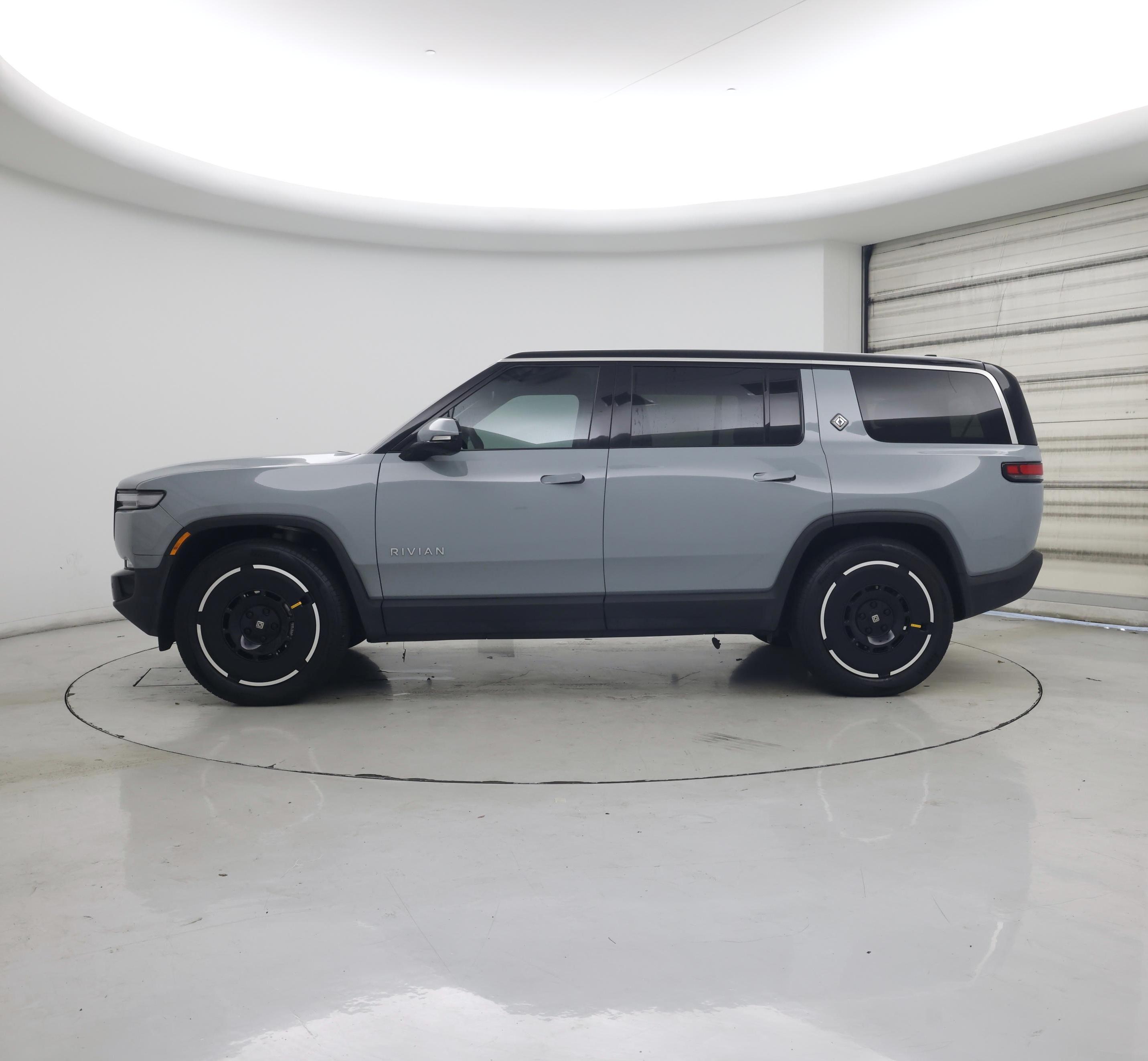 Thumbnail: 2025 Rivian R1S - 3