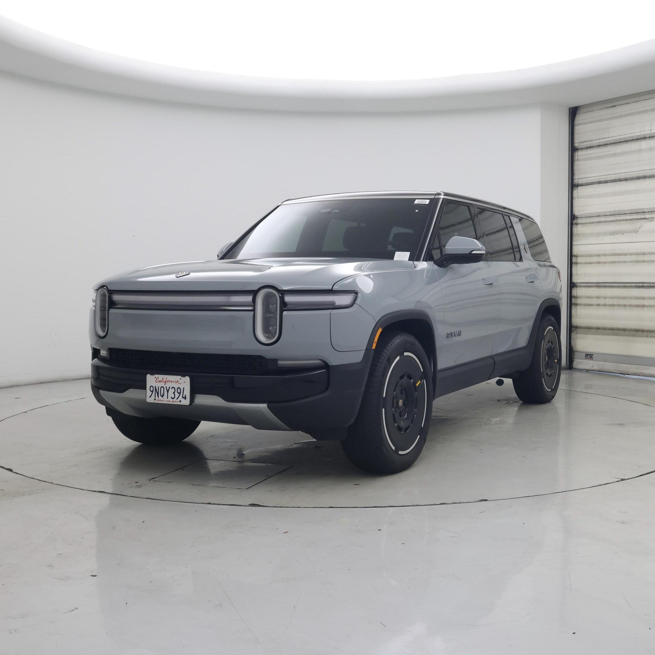 Thumbnail: 2025 Rivian R1S - 4