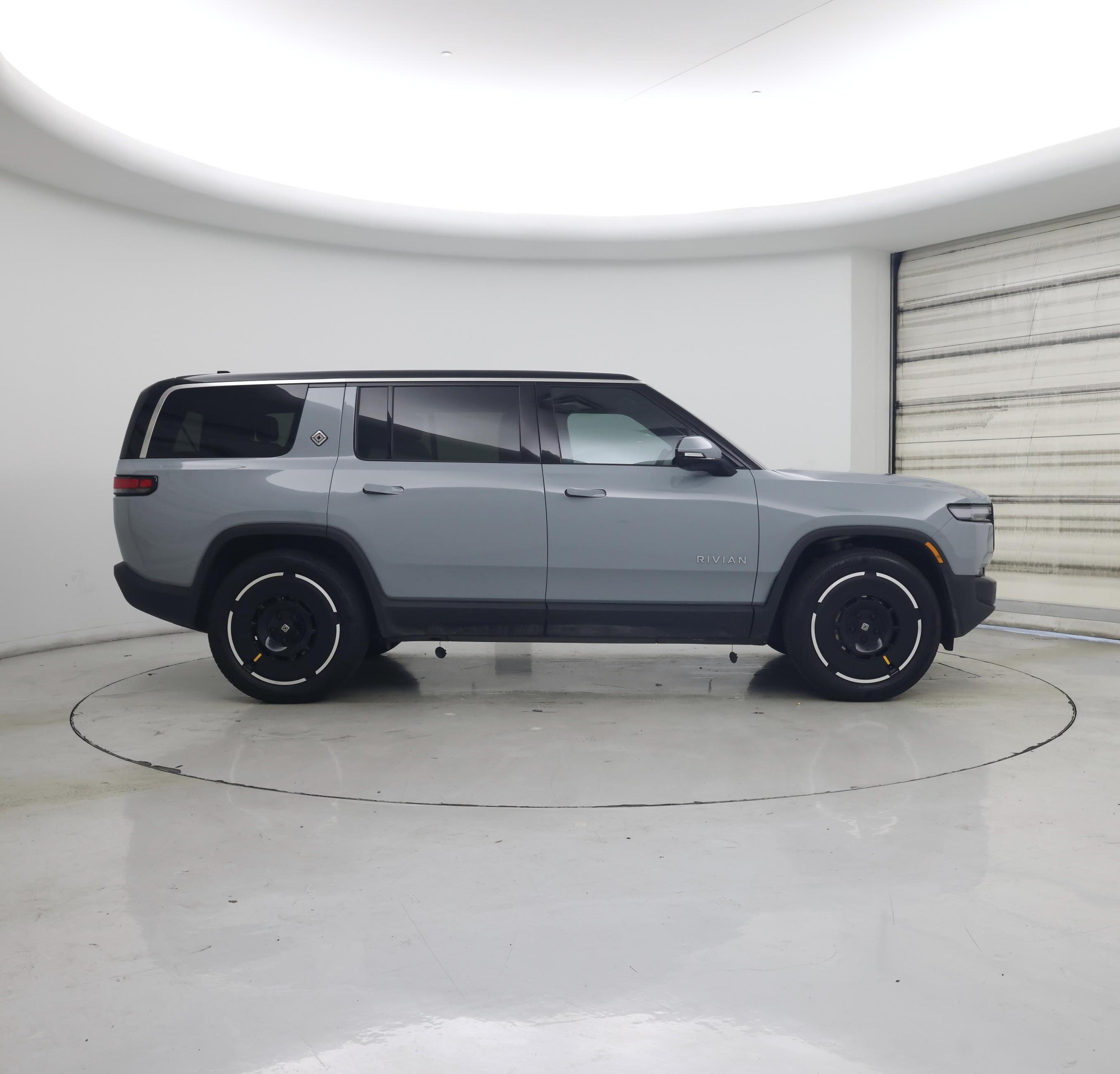 Thumbnail: 2025 Rivian R1S - 7