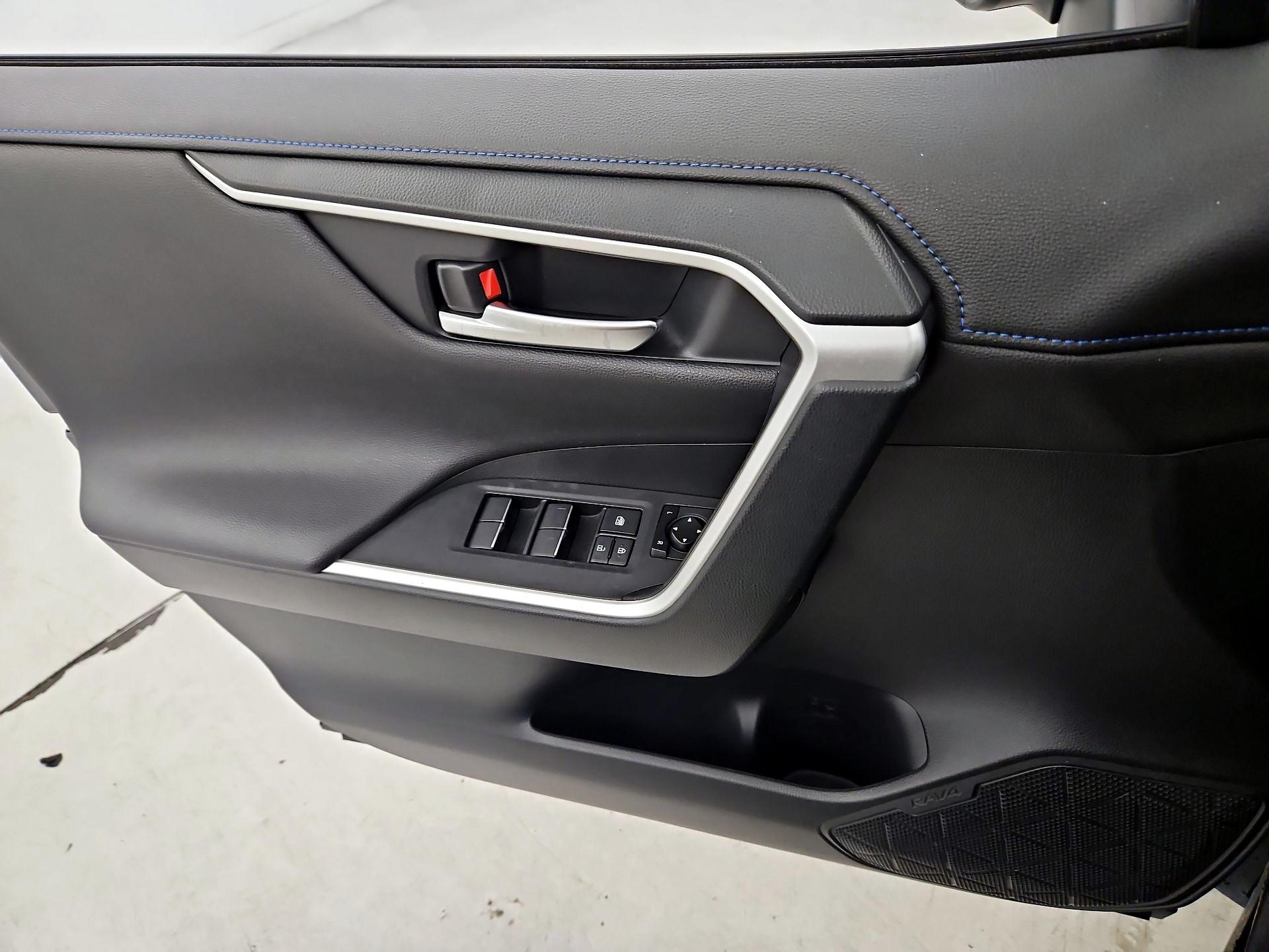 Thumbnail: 2019 Toyota RAV4 - 12