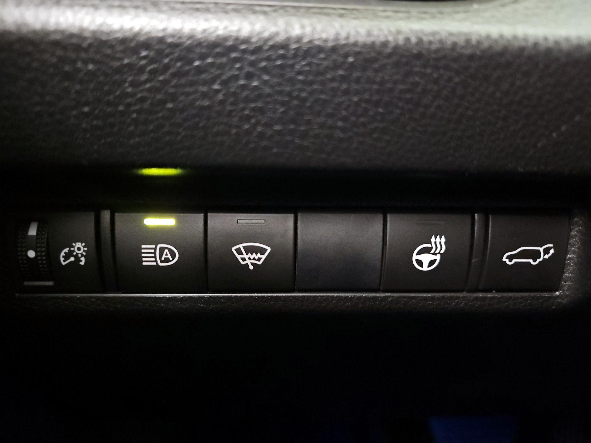 Thumbnail: 2019 Toyota RAV4 - 13