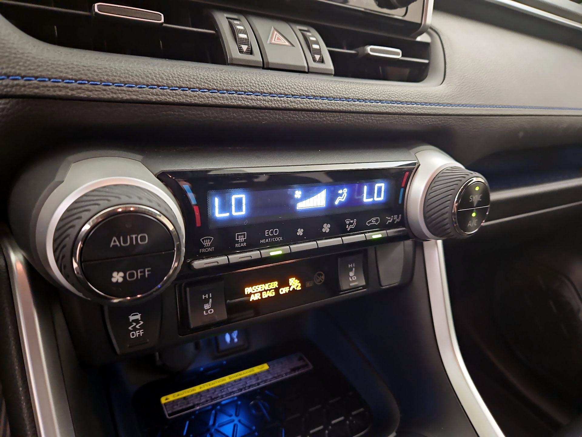 Thumbnail: 2019 Toyota RAV4 - 17