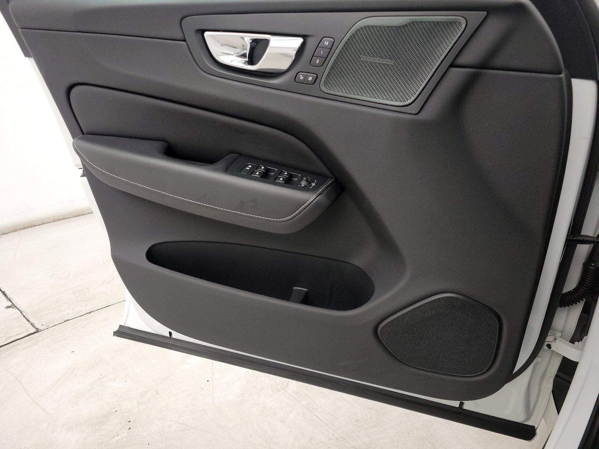 Thumbnail: 2019 Volvo XC60 - 12