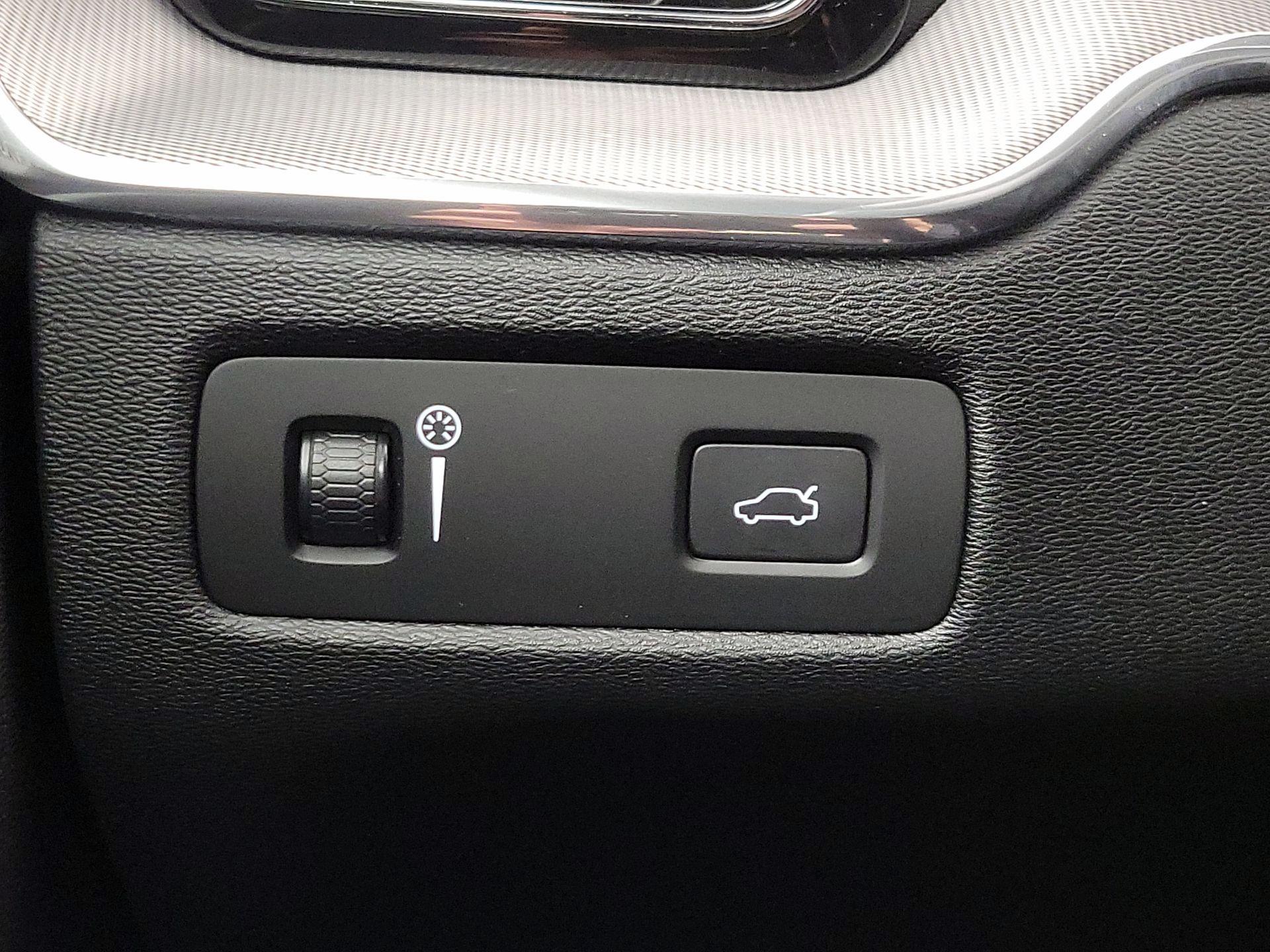 Thumbnail: 2019 Volvo XC60 - 13