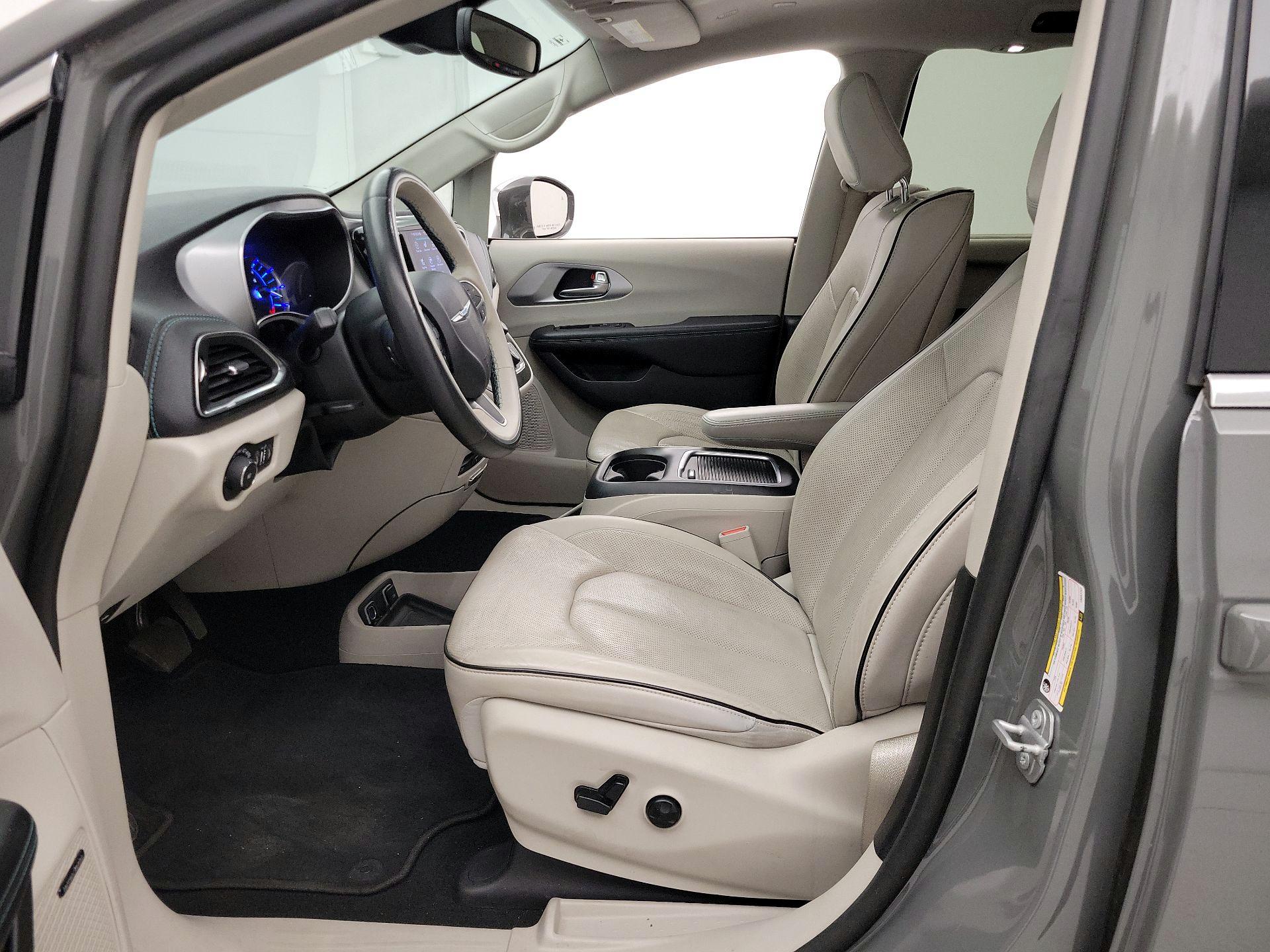 Thumbnail: 2020 Chrysler Pacifica - 11