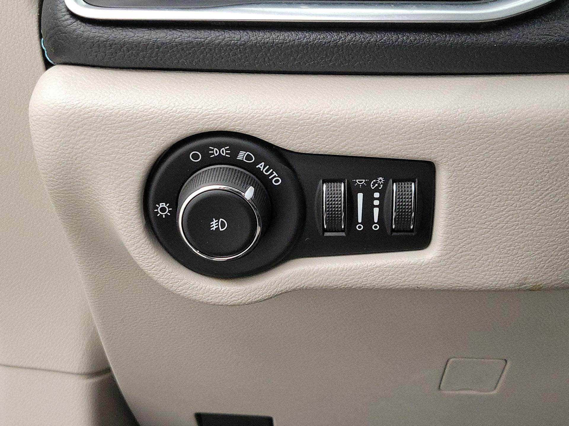 Thumbnail: 2020 Chrysler Pacifica - 13