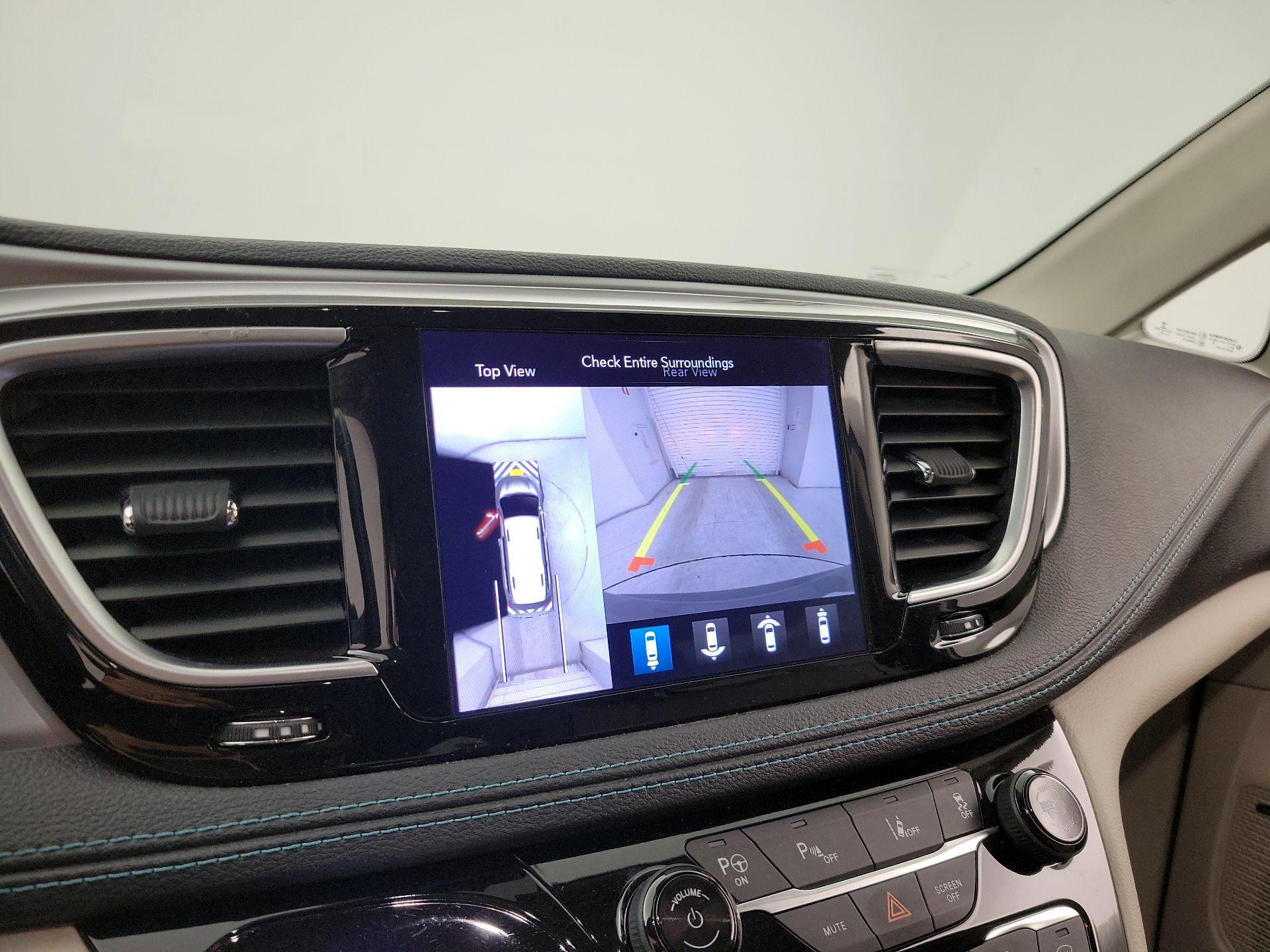 Thumbnail: 2020 Chrysler Pacifica - 15