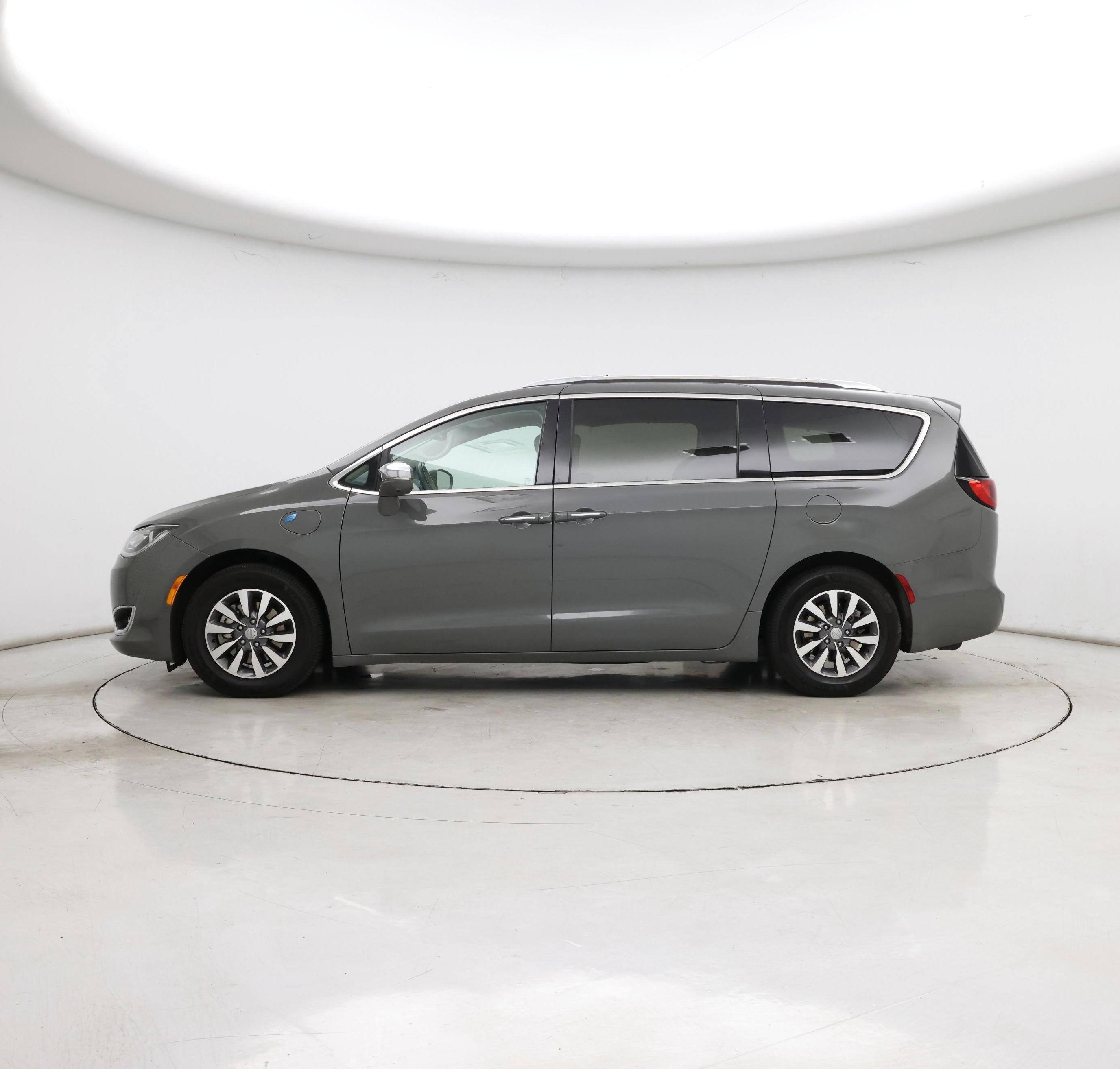 Thumbnail: 2020 Chrysler Pacifica - 3