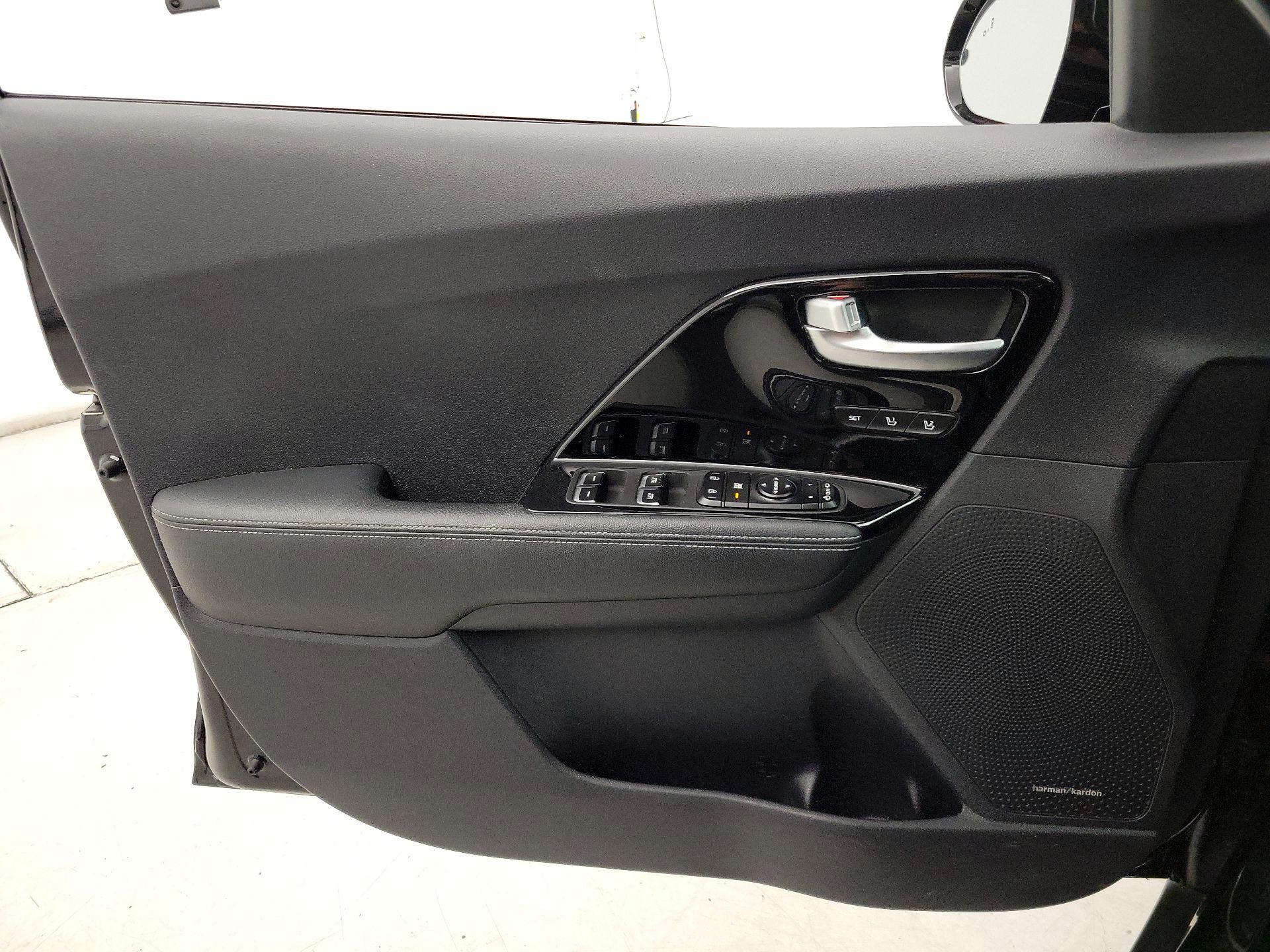 Thumbnail: 2017 Kia Niro - 12