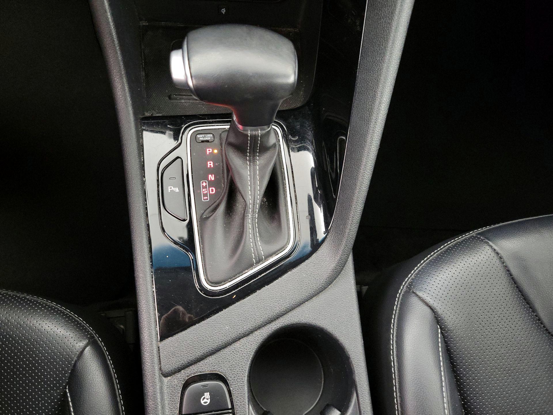 Thumbnail: 2017 Kia Niro - 18