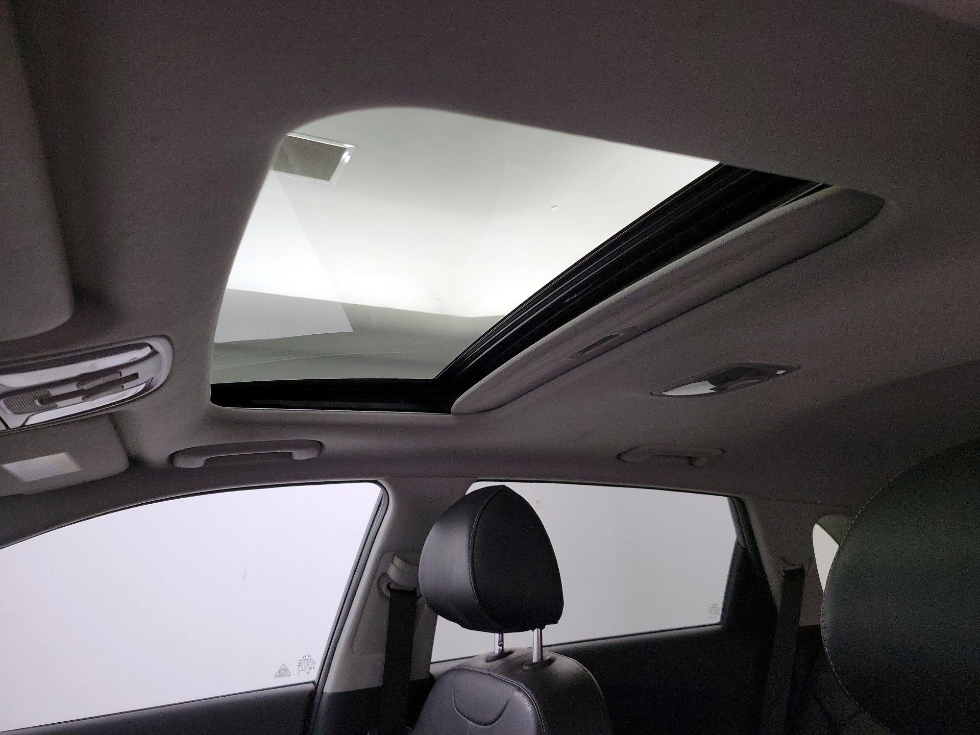 Thumbnail: 2017 Kia Niro - 20