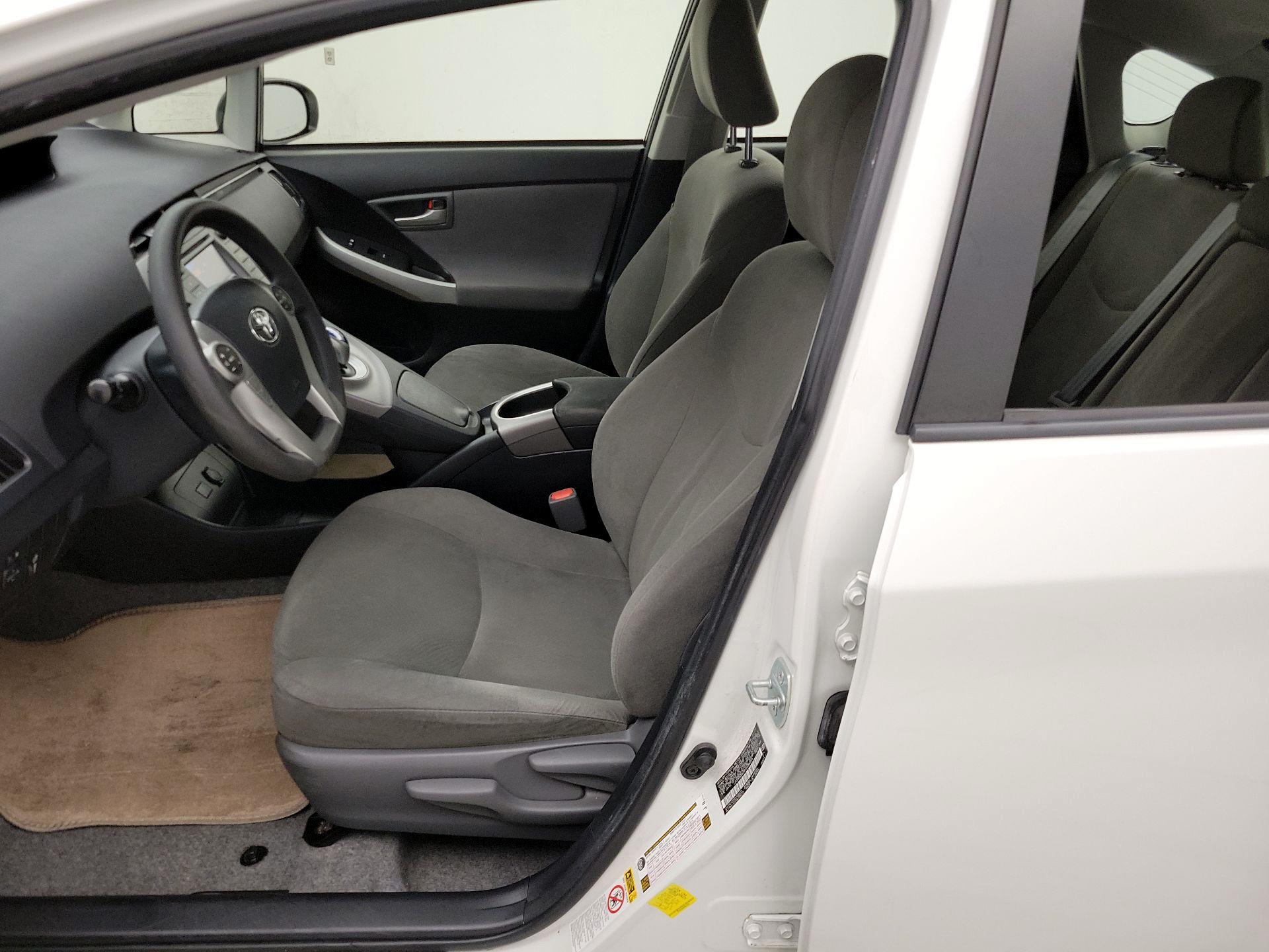 Thumbnail: 2015 Toyota Prius - 11