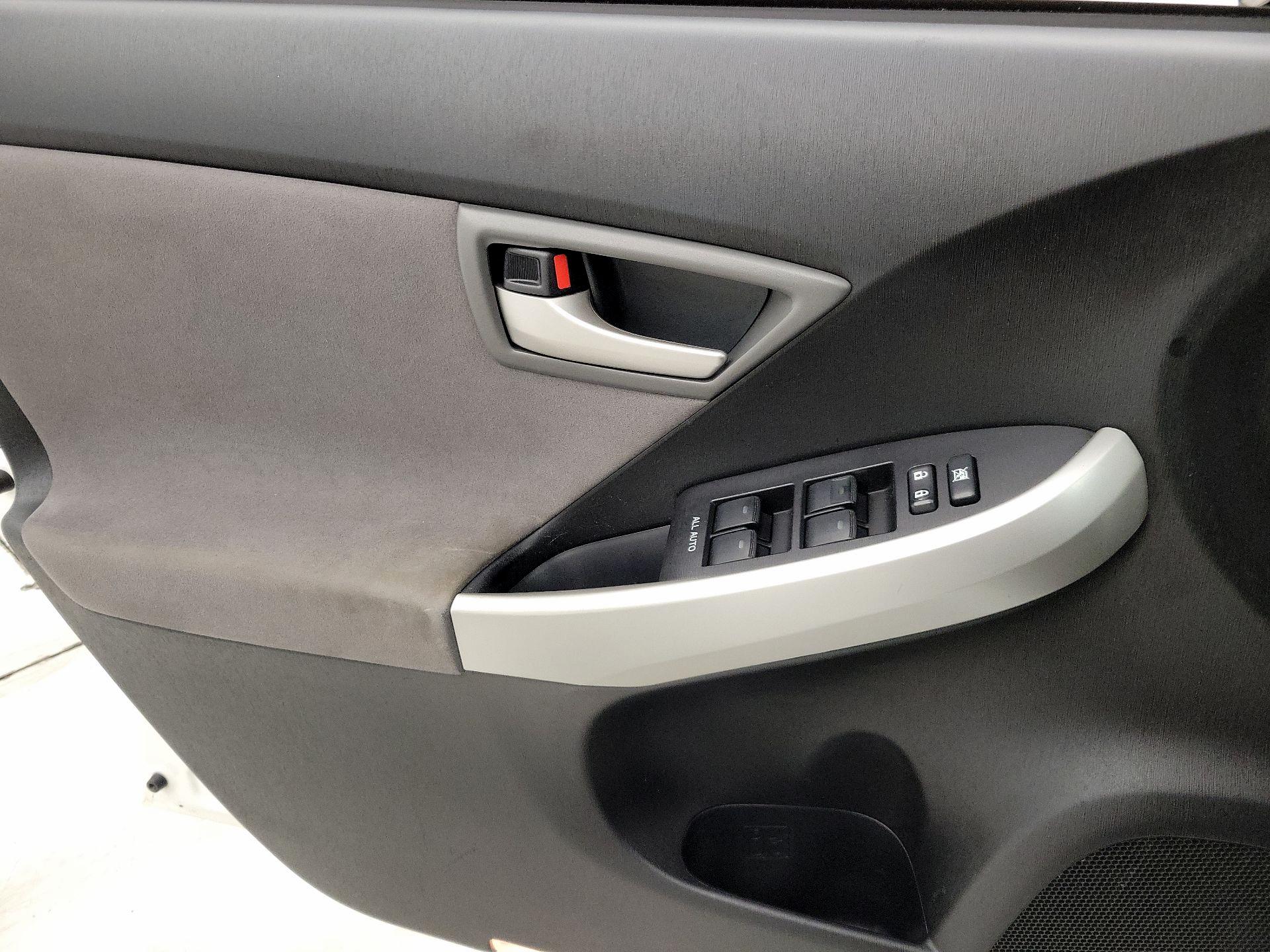 Thumbnail: 2015 Toyota Prius - 12