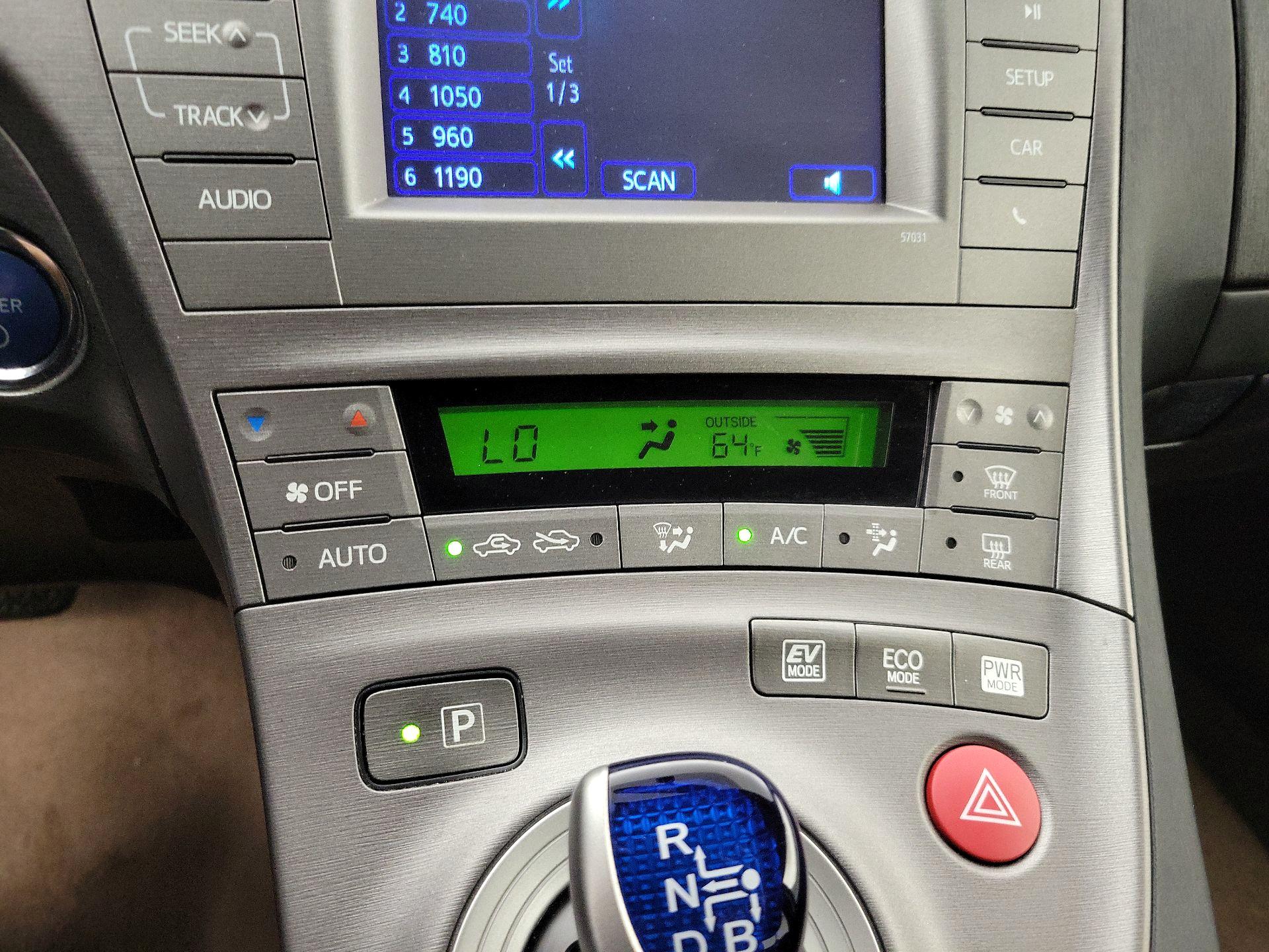Thumbnail: 2015 Toyota Prius - 16