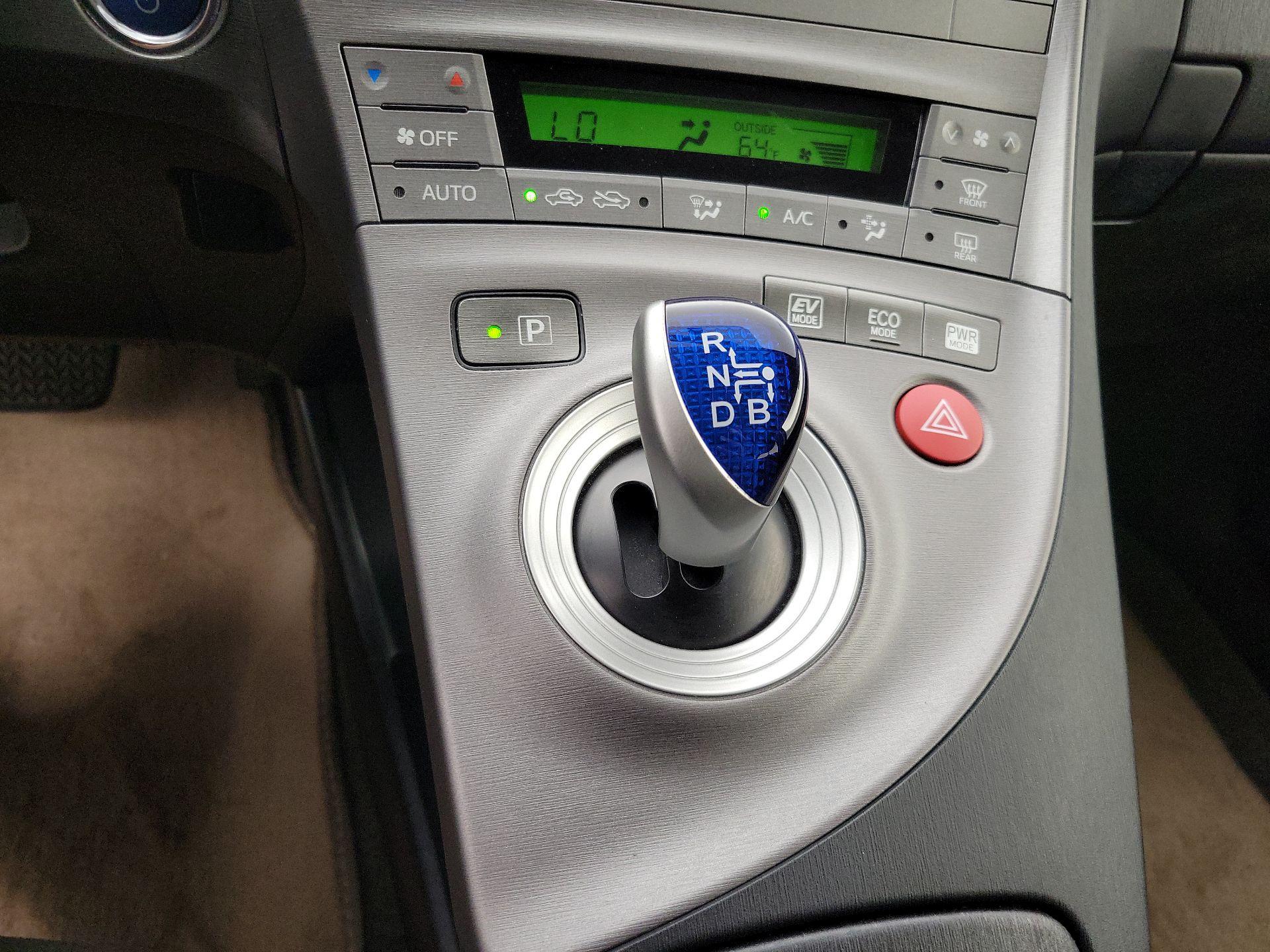 Thumbnail: 2015 Toyota Prius - 17