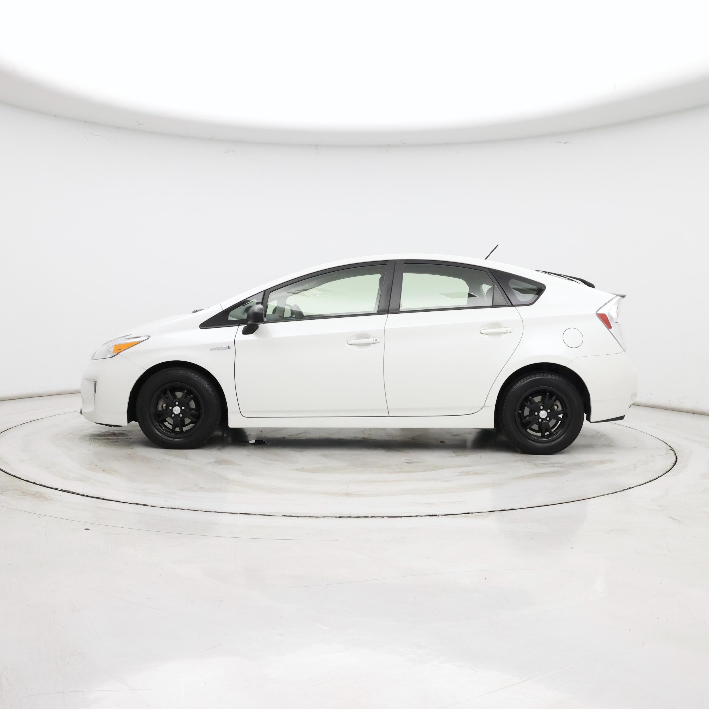 Thumbnail: 2015 Toyota Prius - 3