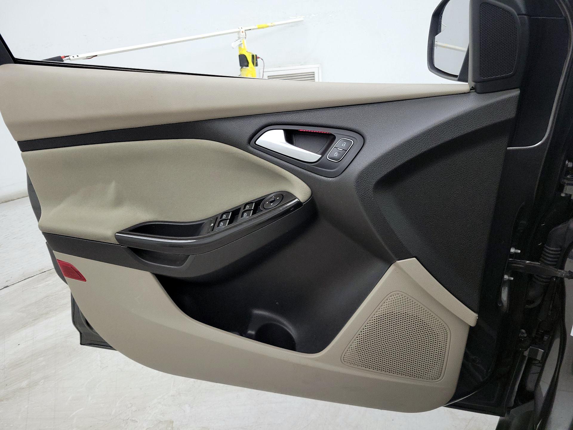 Thumbnail: 2015 Ford Focus - 12