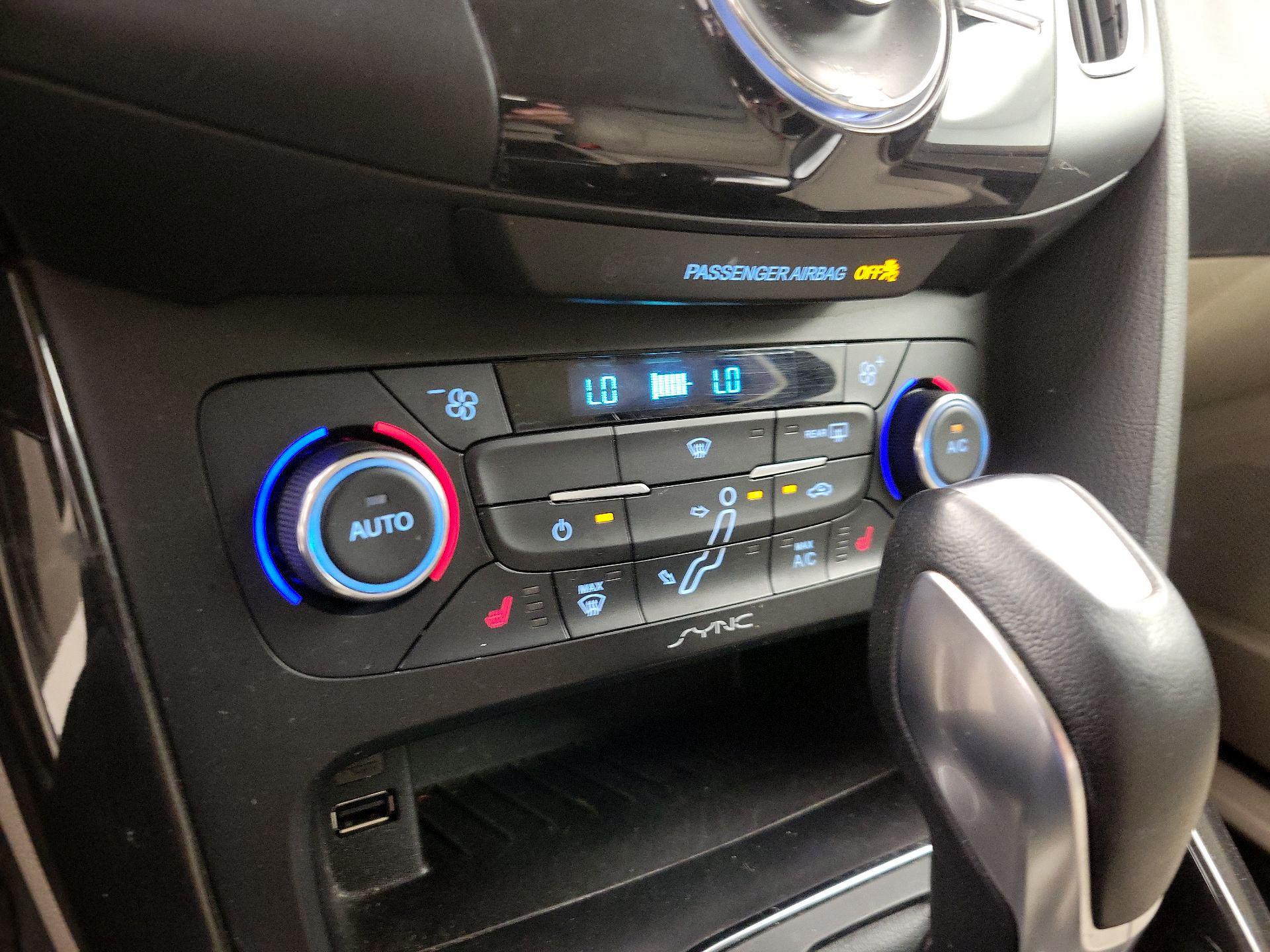 Thumbnail: 2015 Ford Focus - 16