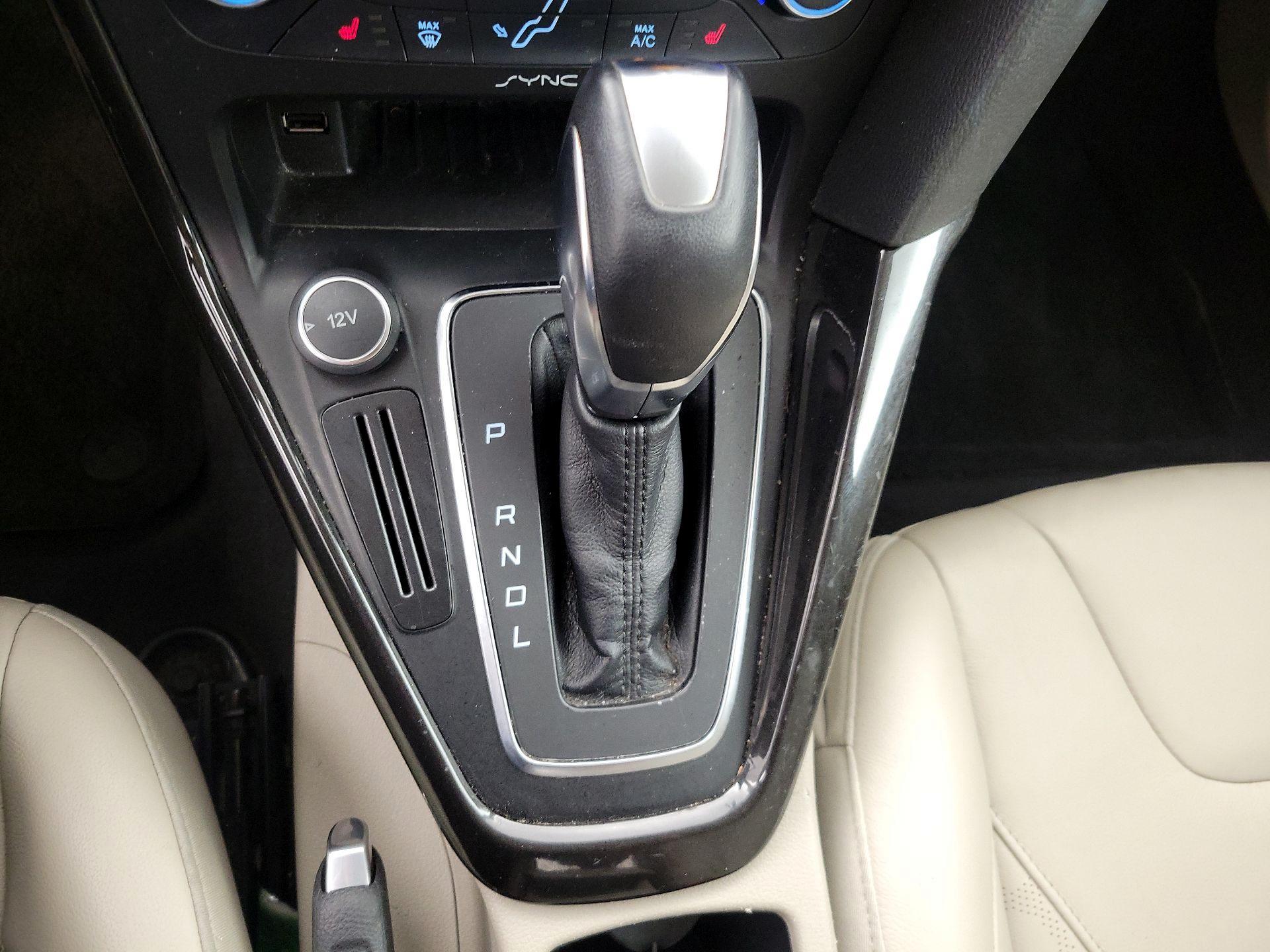 Thumbnail: 2015 Ford Focus - 17