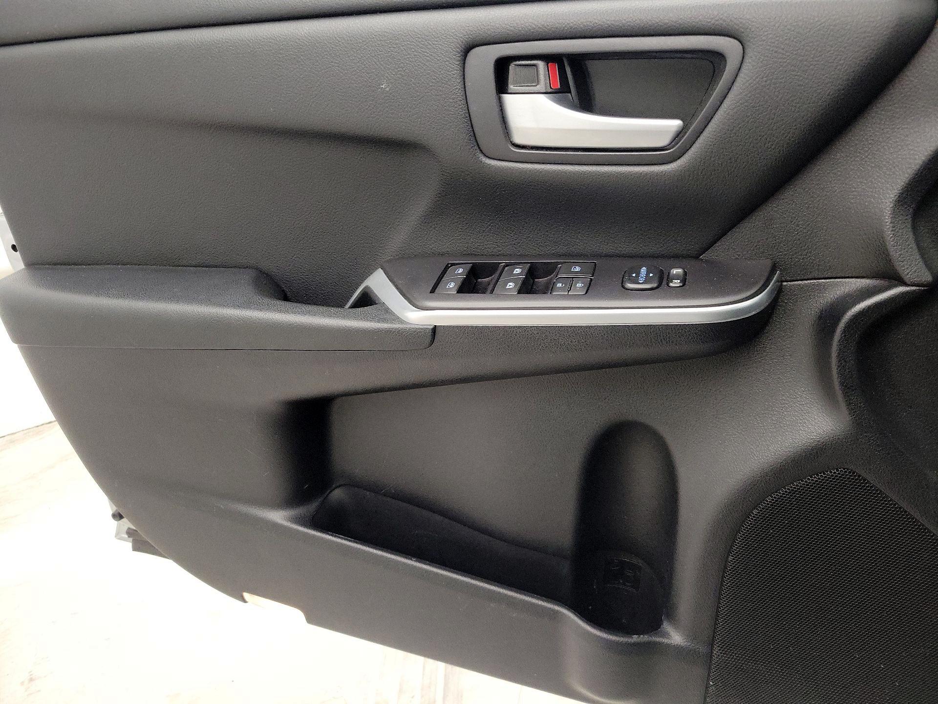 Thumbnail: 2015 Toyota Camry - 12