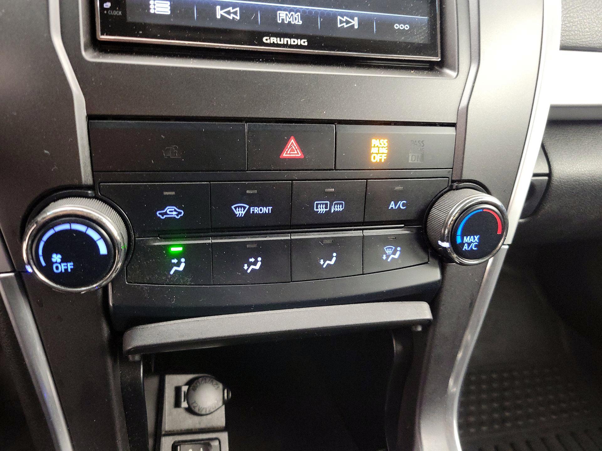 Thumbnail: 2015 Toyota Camry - 16