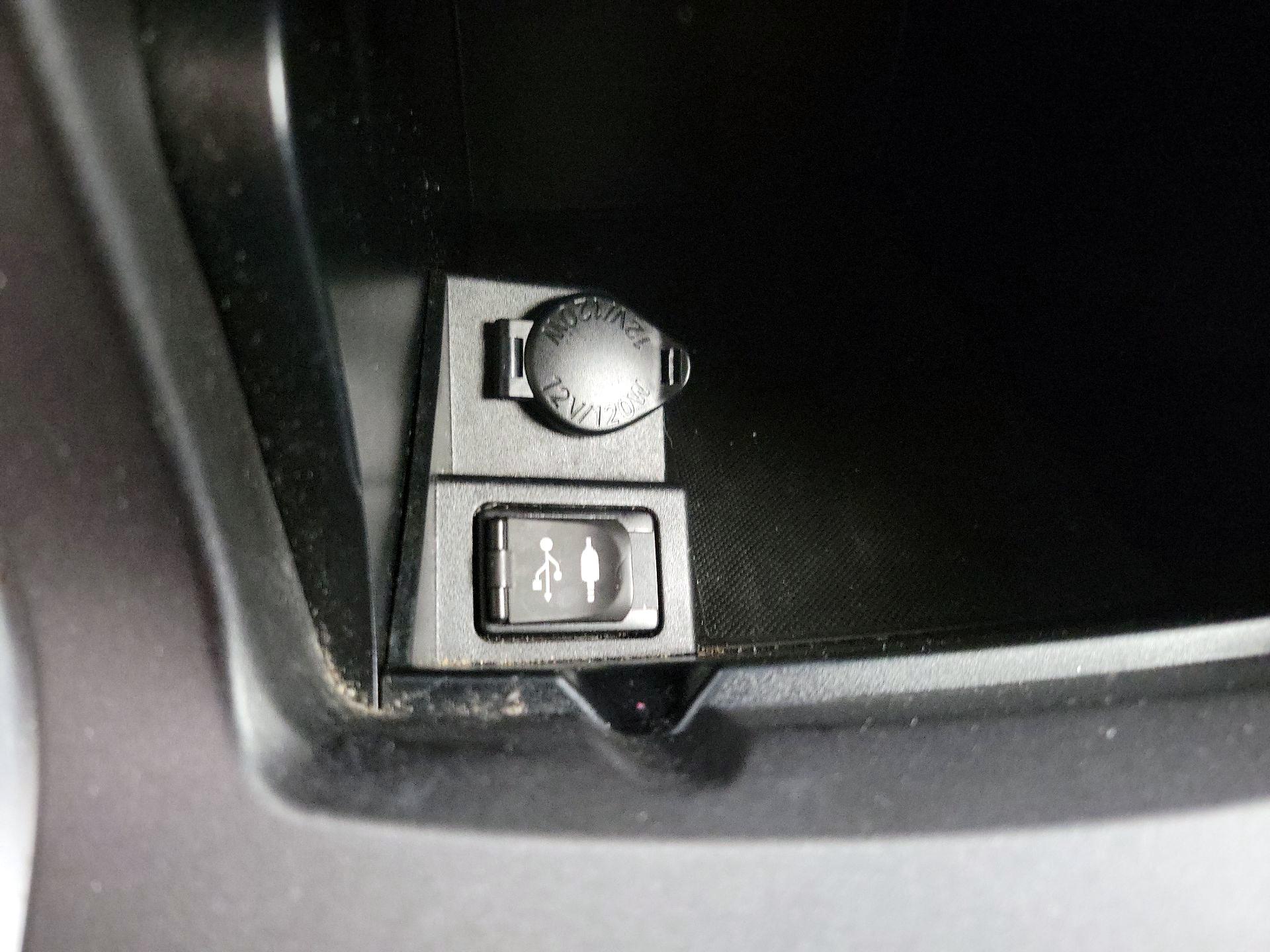 Thumbnail: 2015 Toyota Camry - 18