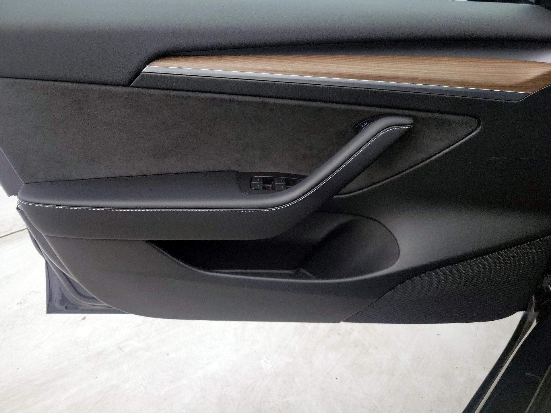 Thumbnail: 2023 Tesla Model 3 - 12