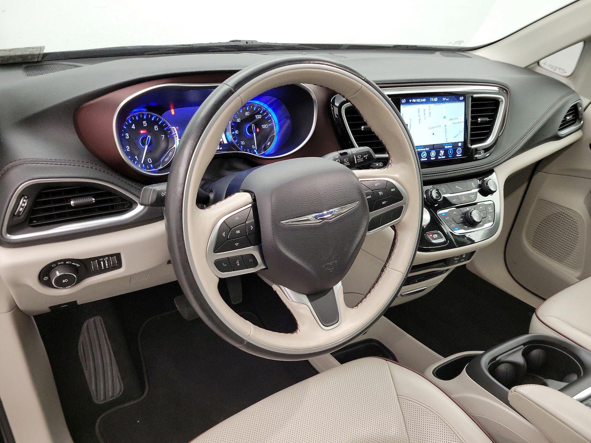 Thumbnail: 2019 Chrysler Pacifica - 9