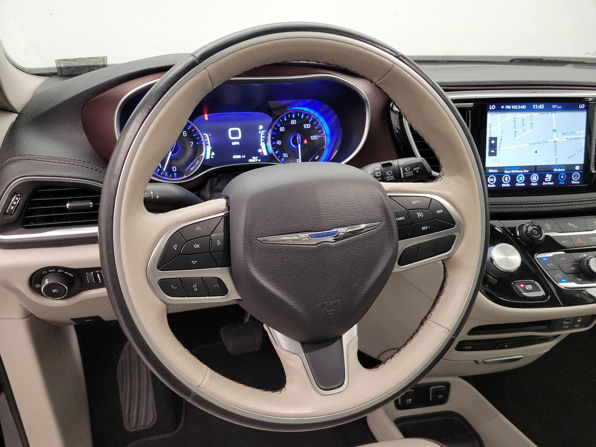 Thumbnail: 2019 Chrysler Pacifica - 10