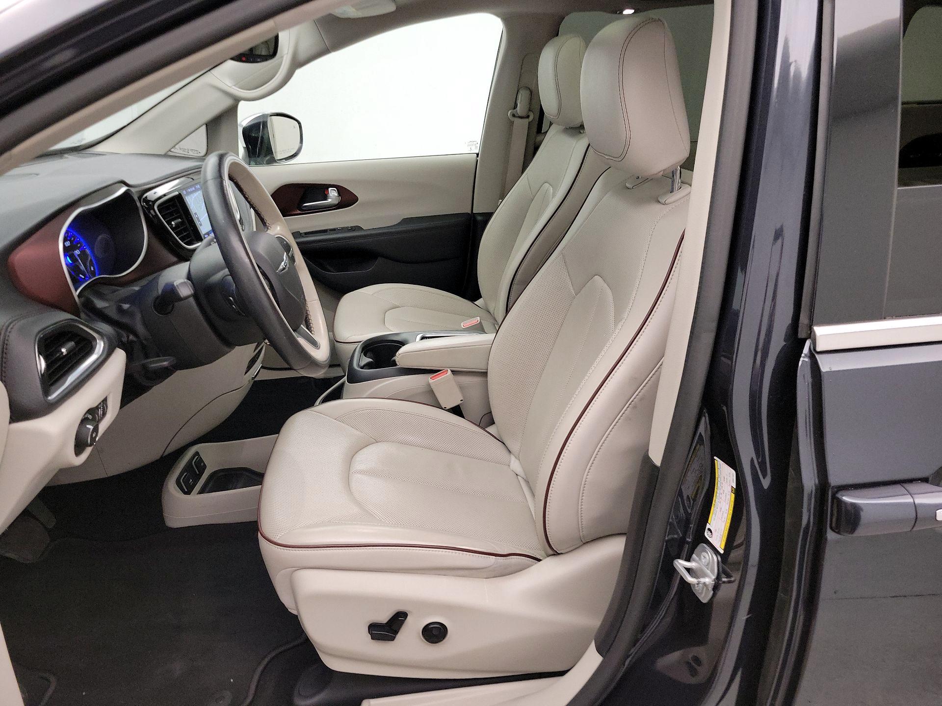 Thumbnail: 2019 Chrysler Pacifica - 11