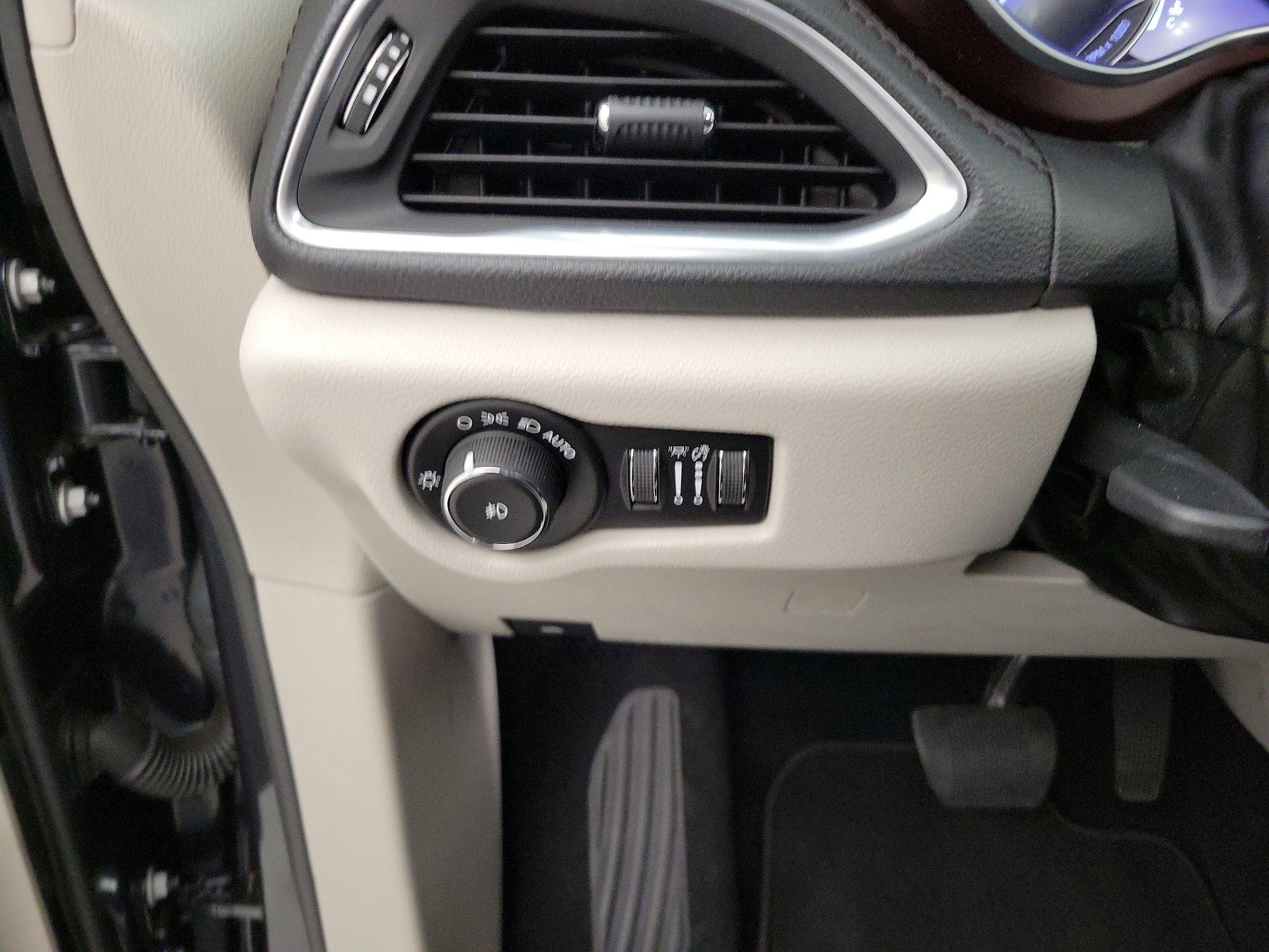 Thumbnail: 2019 Chrysler Pacifica - 13