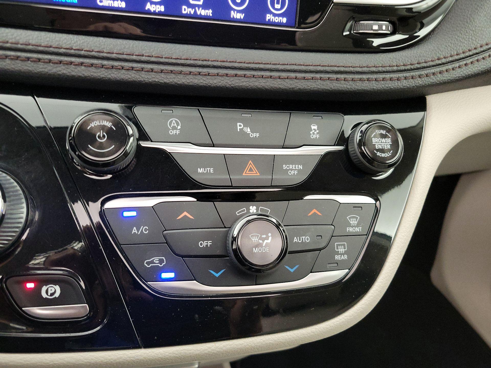 Thumbnail: 2019 Chrysler Pacifica - 17