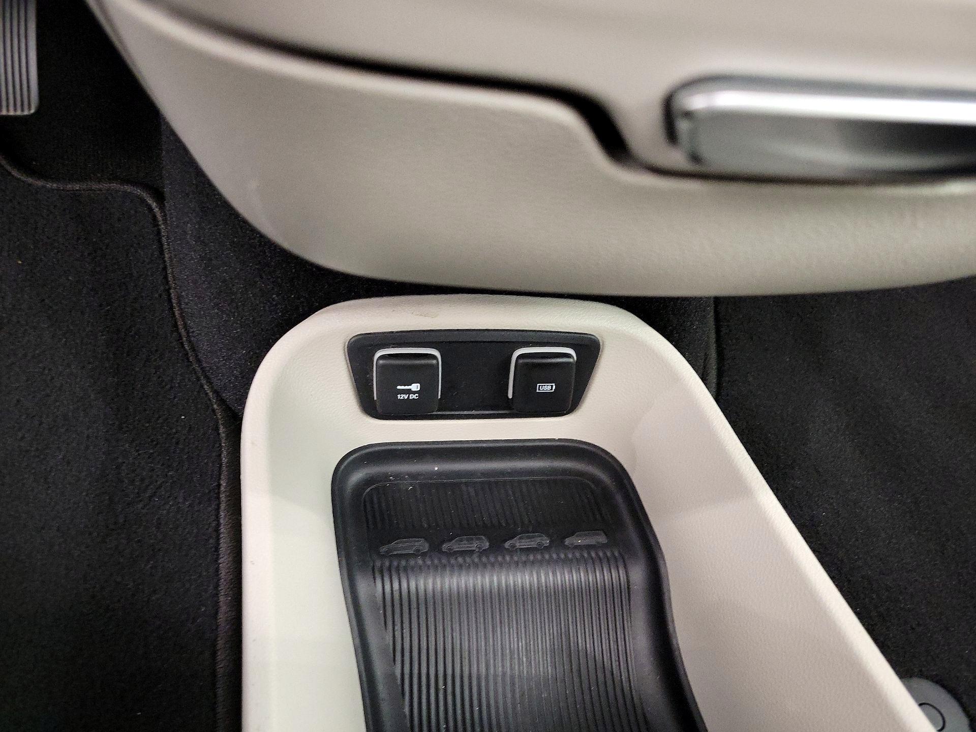 Thumbnail: 2019 Chrysler Pacifica - 19