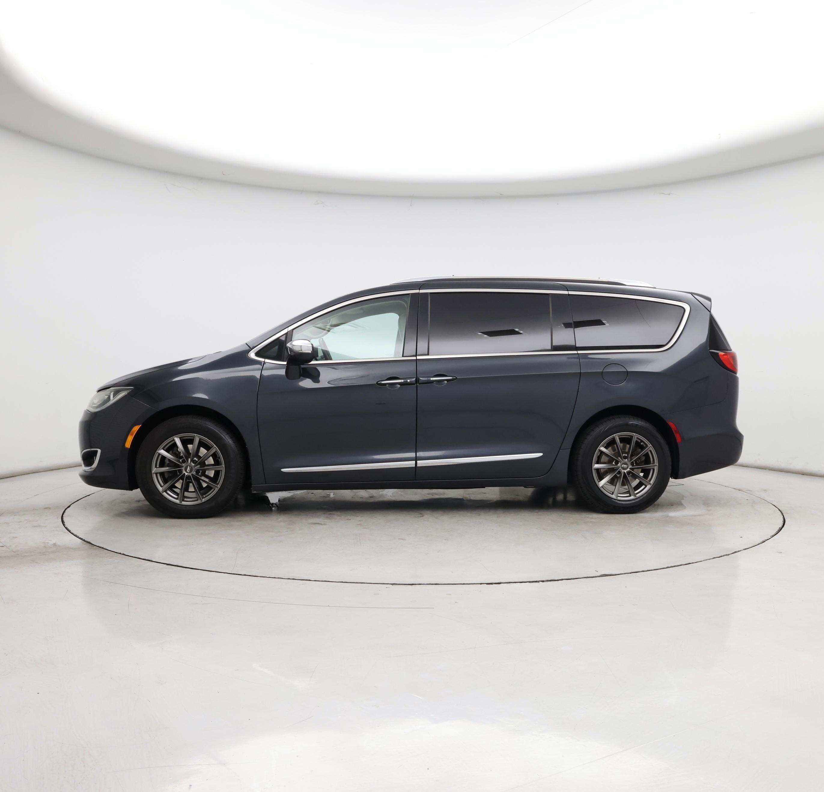 Thumbnail: 2019 Chrysler Pacifica - 3