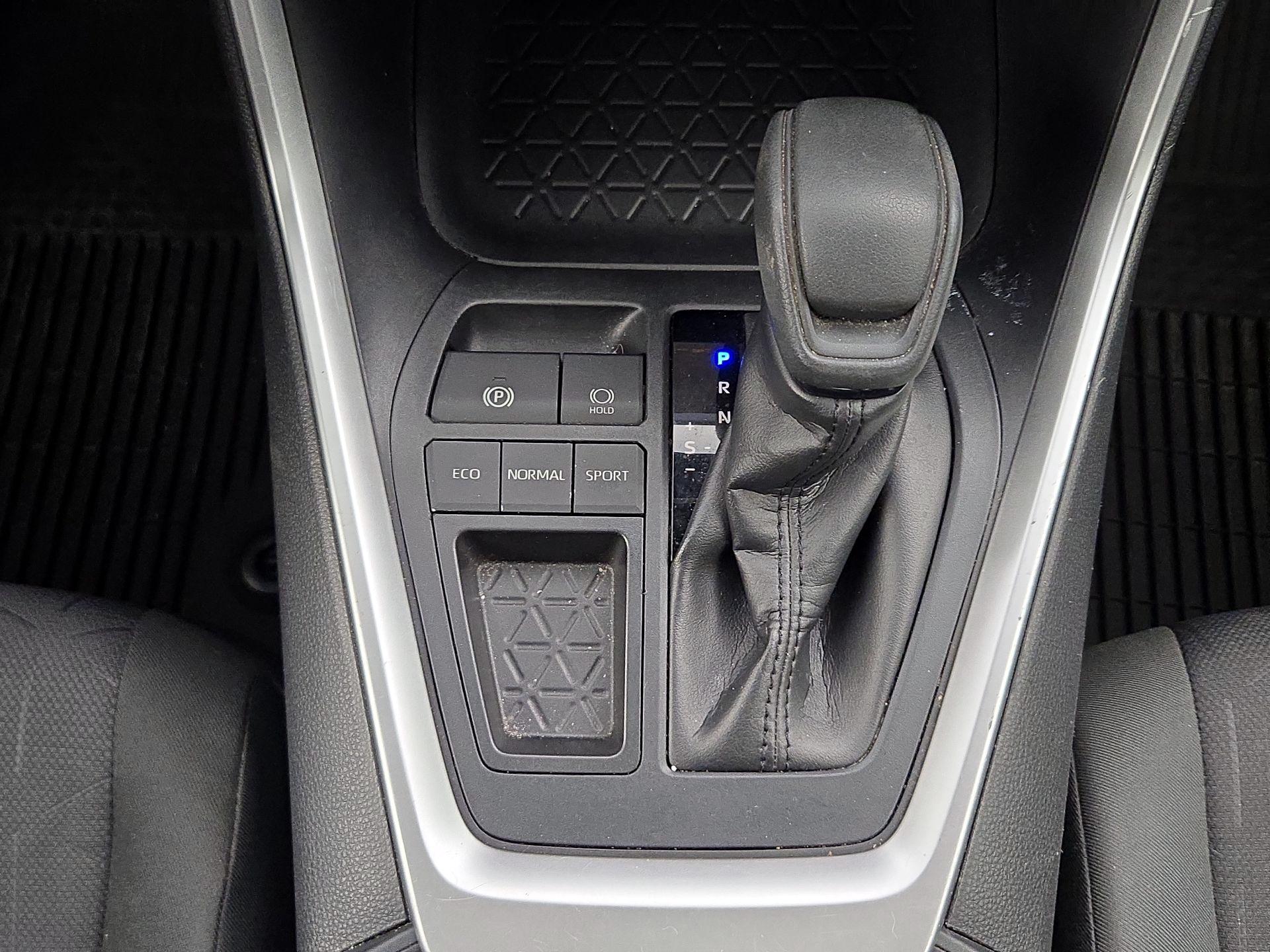 Thumbnail: 2020 Toyota RAV4 - 17