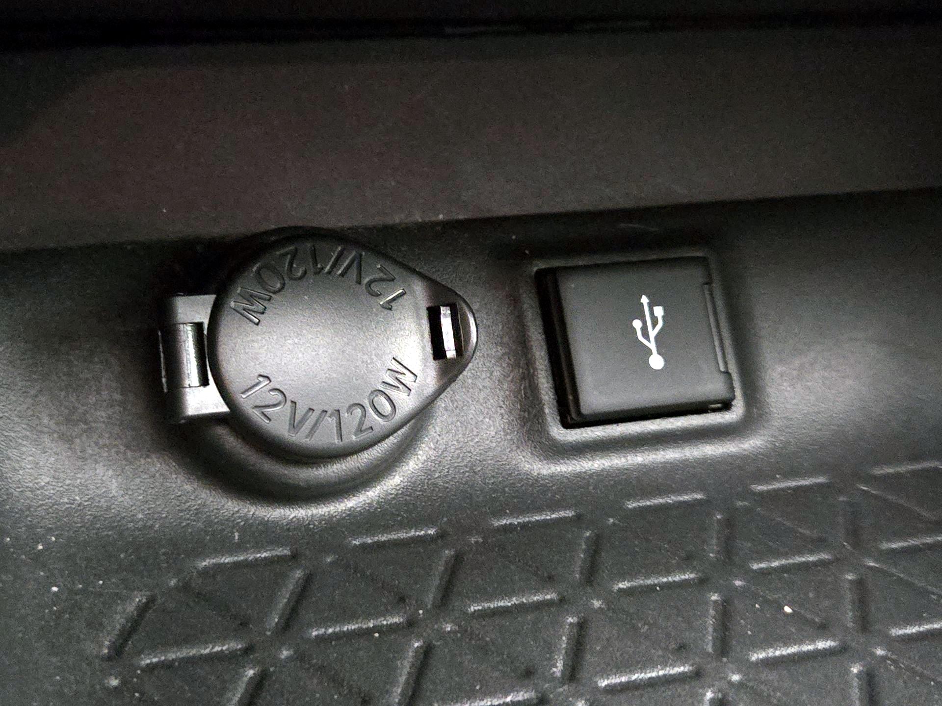 Thumbnail: 2020 Toyota RAV4 - 18