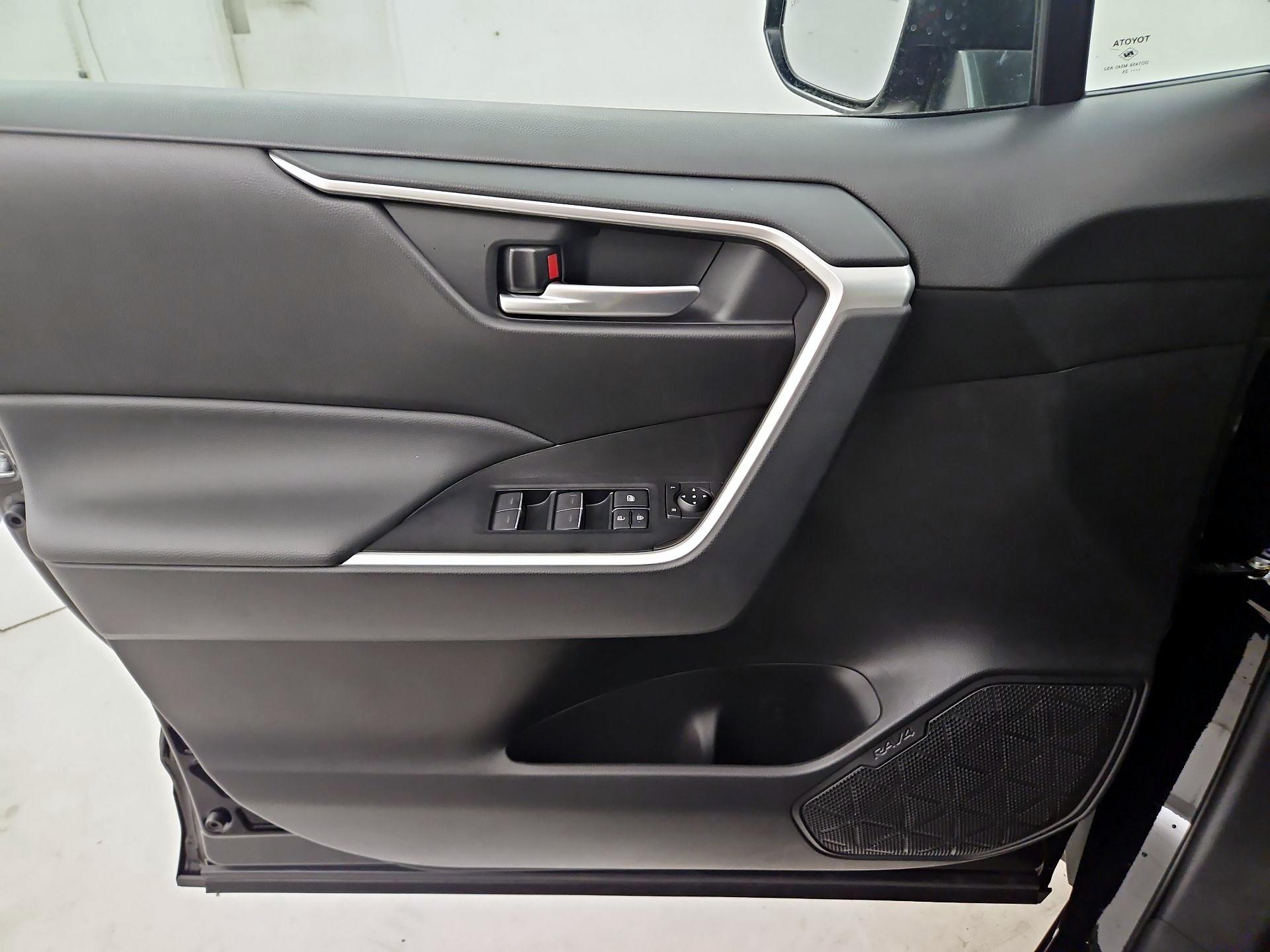 Thumbnail: 2025 Toyota RAV4 - 12