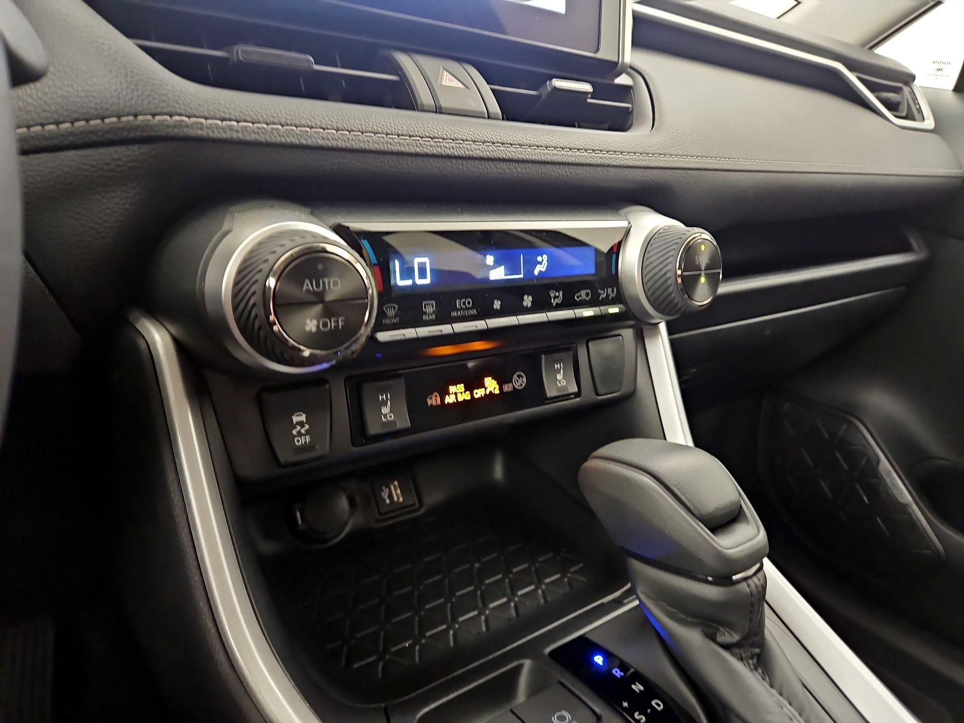 Thumbnail: 2025 Toyota RAV4 - 17