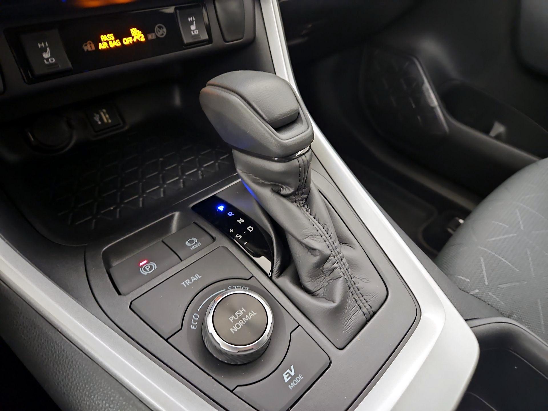 Thumbnail: 2025 Toyota RAV4 - 18