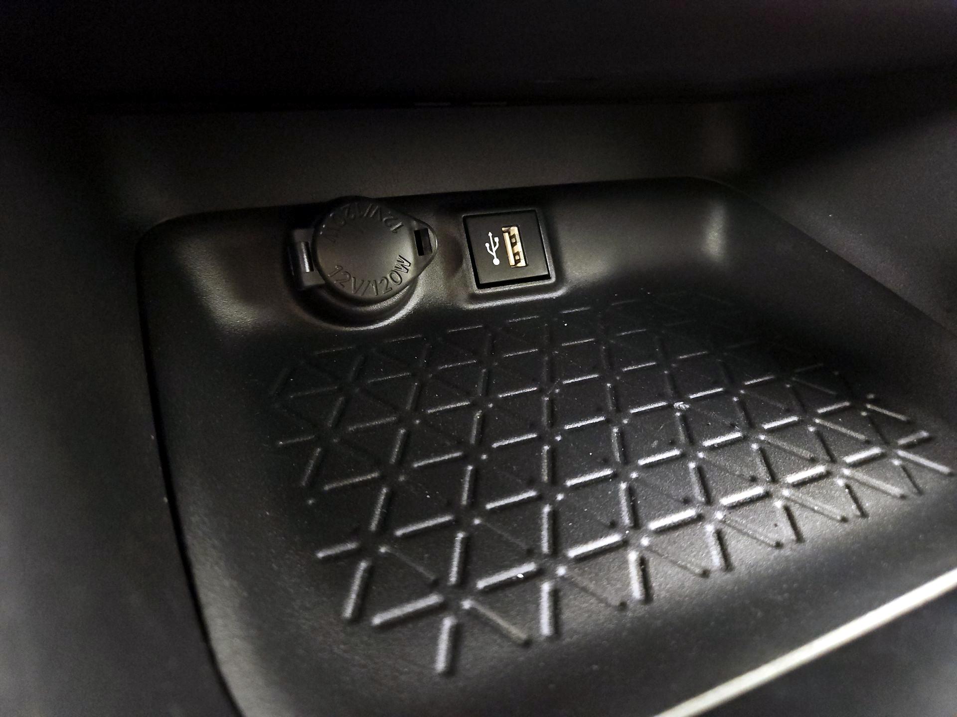 Thumbnail: 2025 Toyota RAV4 - 19