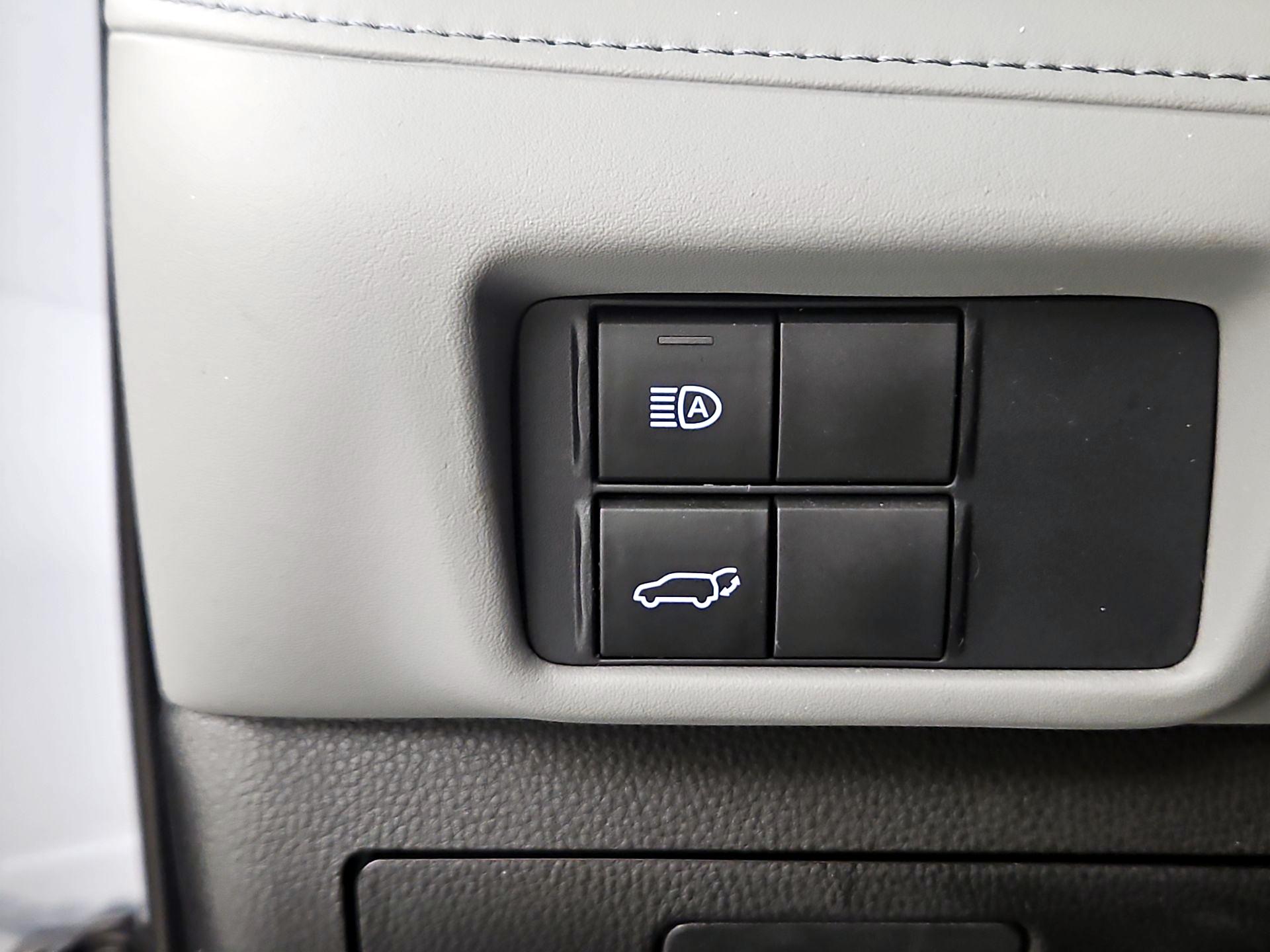 Thumbnail: 2020 Toyota Highlander - 13