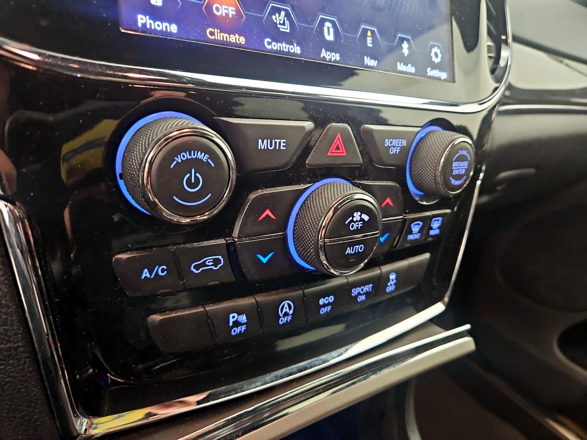 Thumbnail: 2020 Jeep Grand Cherokee - 17