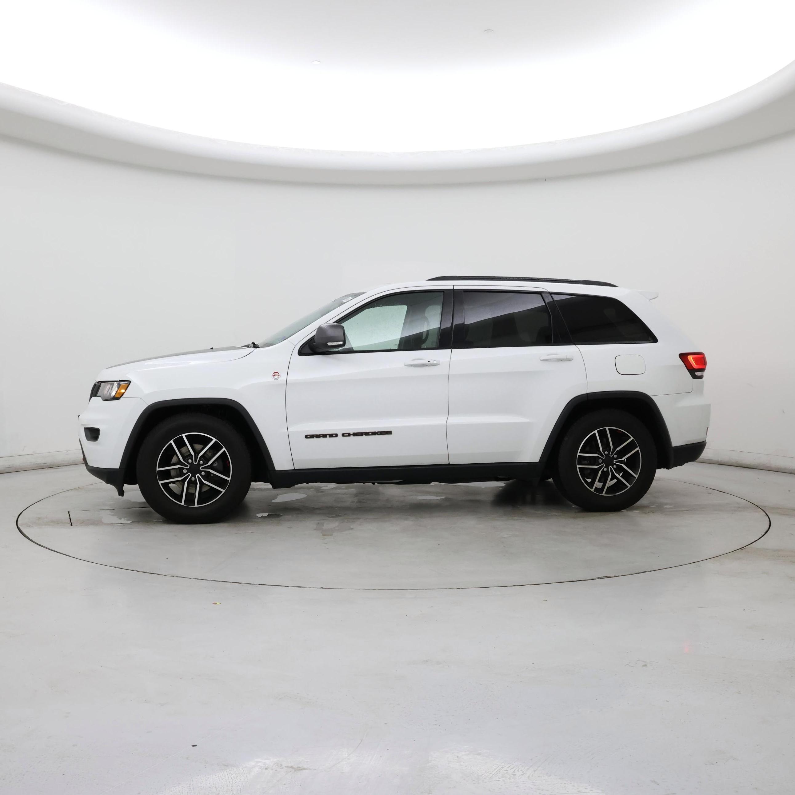 Thumbnail: 2020 Jeep Grand Cherokee - 3