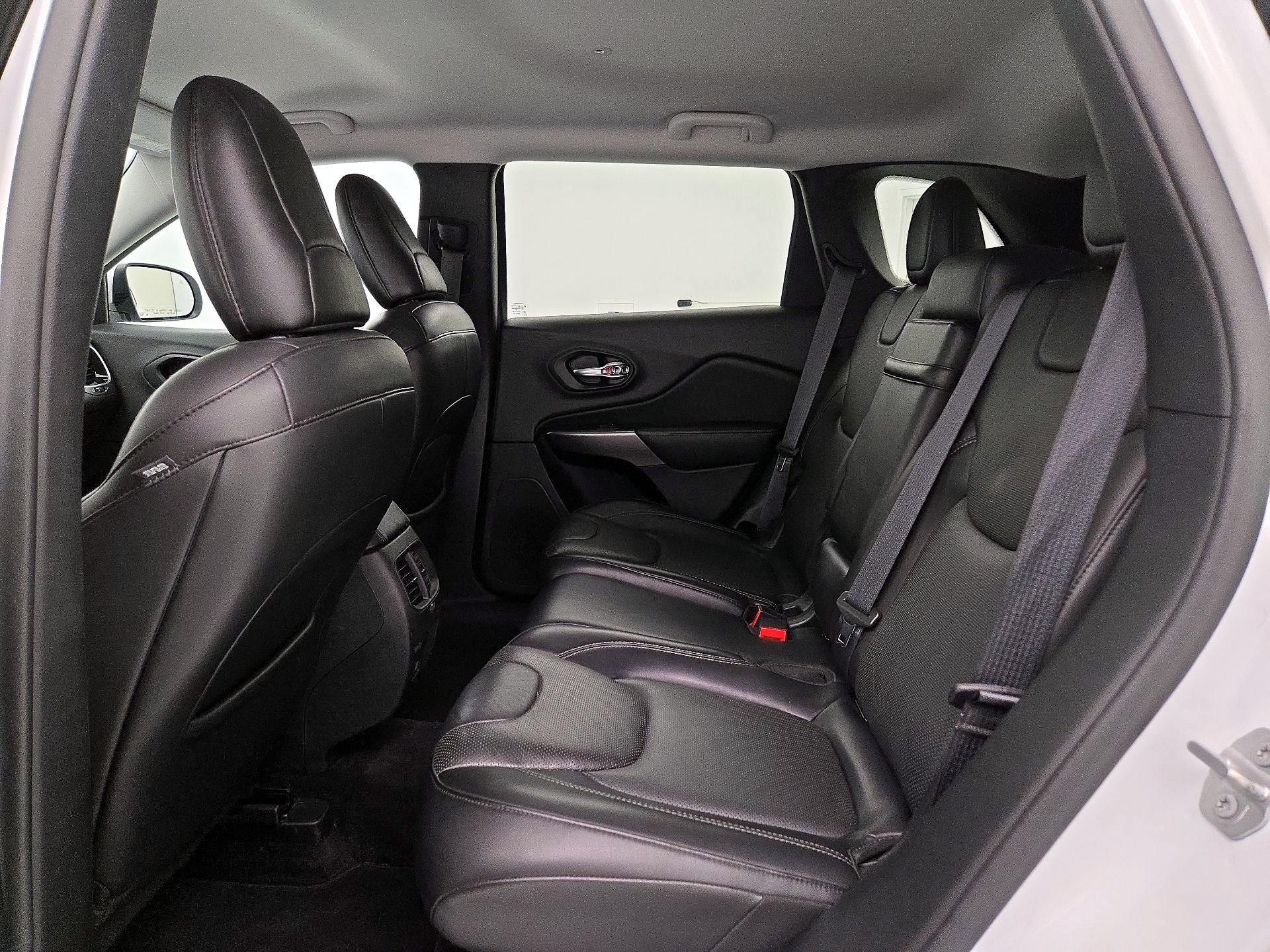 Thumbnail: 2019 Jeep Cherokee - 20