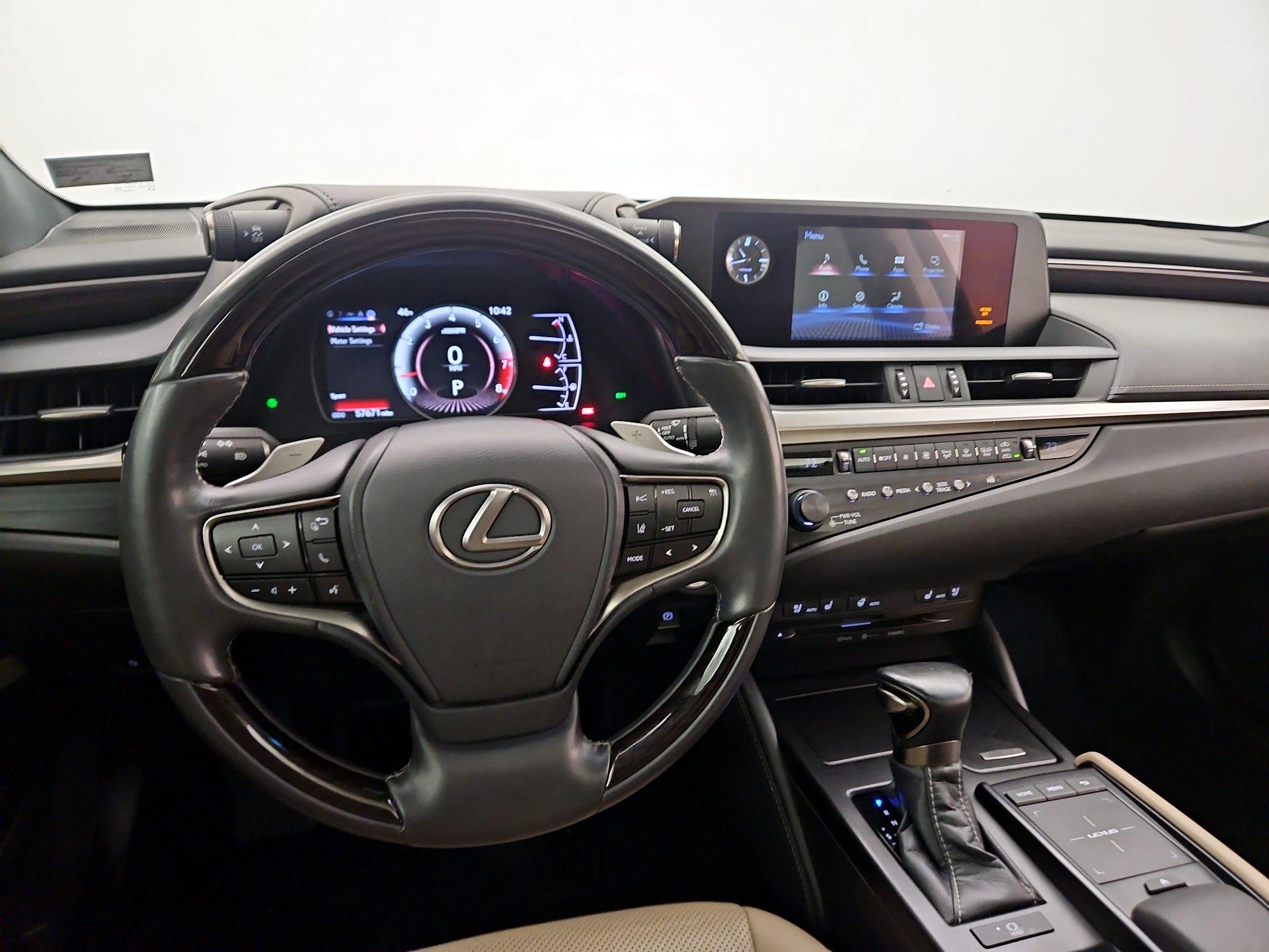 Thumbnail: 2020 Lexus ES - 10