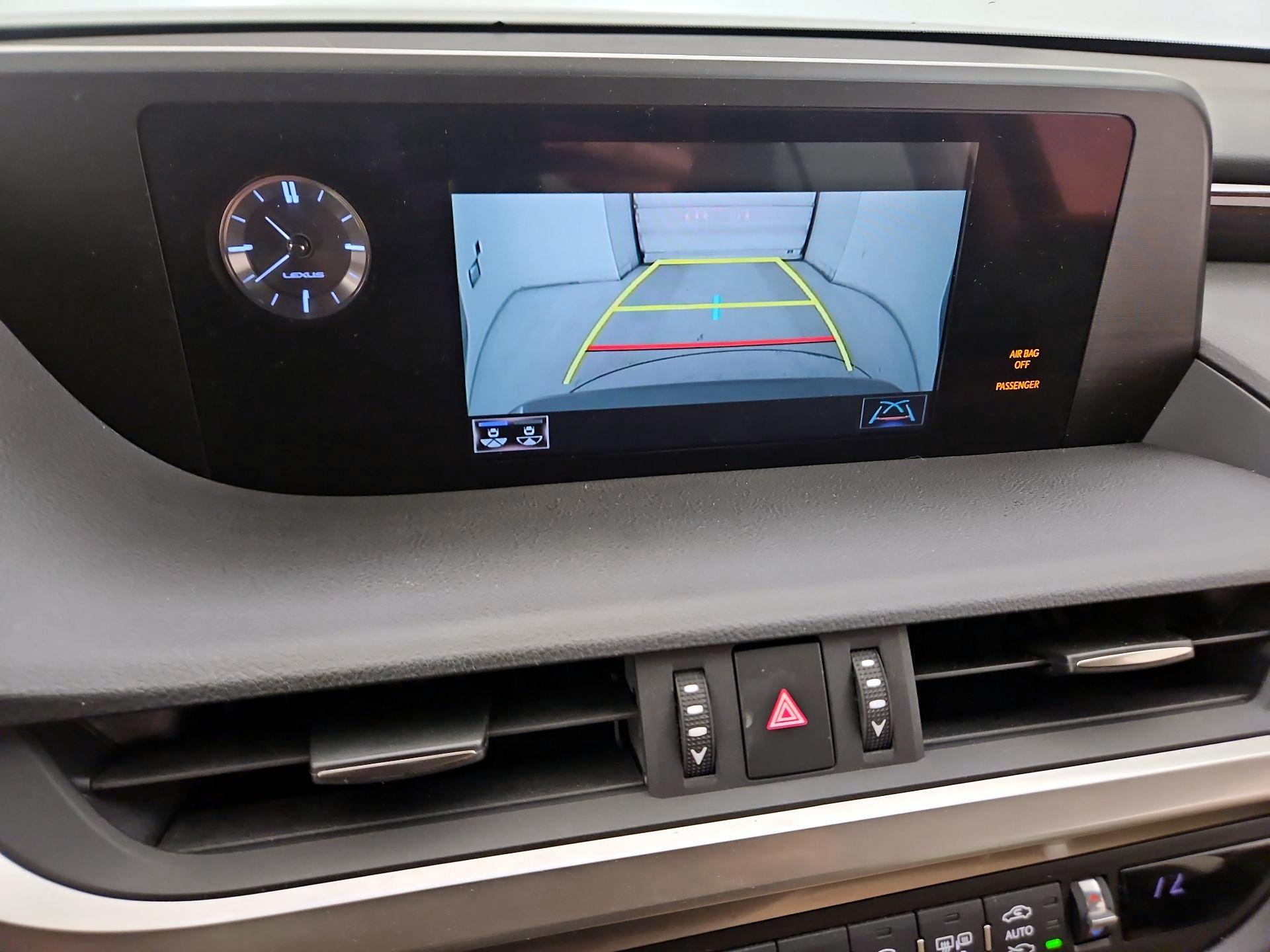 Thumbnail: 2020 Lexus ES - 13