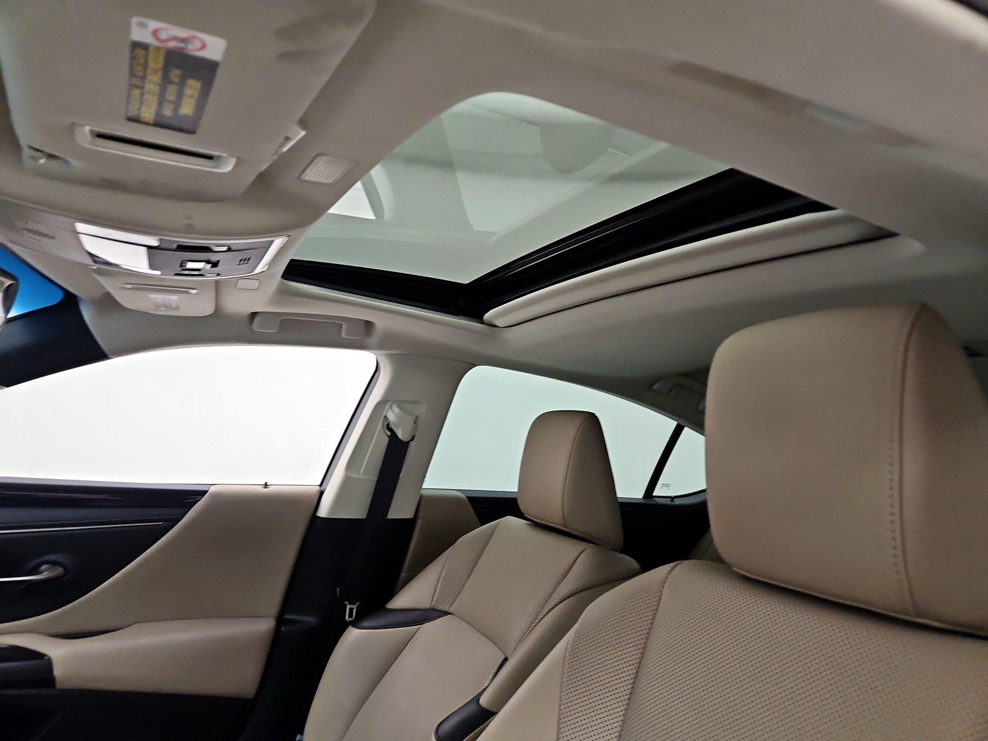 Thumbnail: 2020 Lexus ES - 18